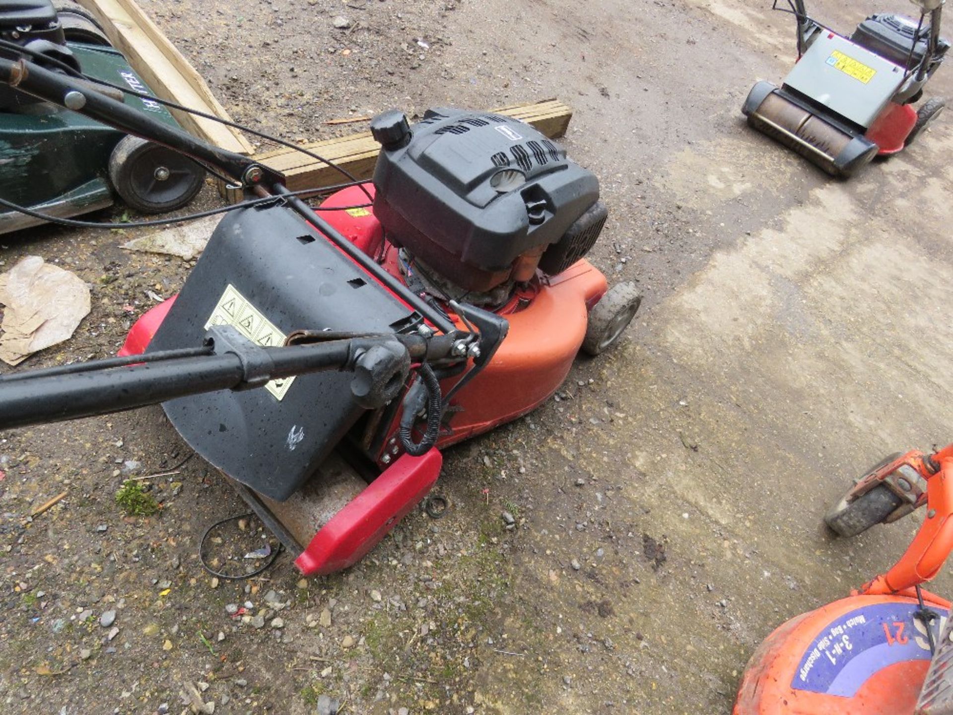 MOUNTFIELD PETROL LAWNMOWER WITH ROLLER , NO COLLECTOR. THIS LOT IS SOLD UNDER THE AUCTIONEERS M - Image 4 of 4