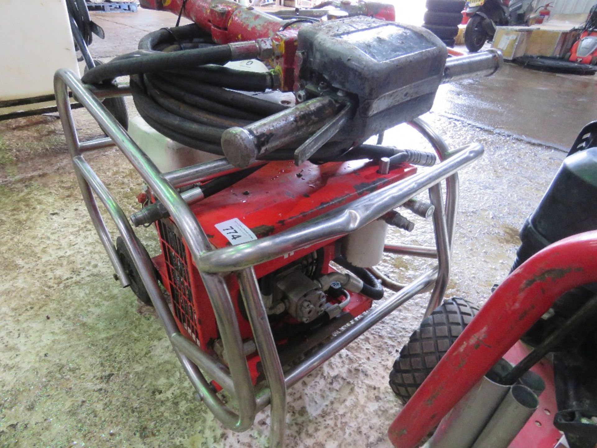 FAIRPORT FP9/20 HYDRAULIC BREAKER PACK WITH HOSES AND GUN. - Image 5 of 5