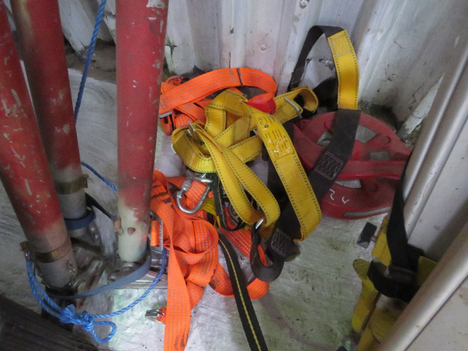 MAN RIDING / RECOVERY TRIPOD, HARNESS AND A WINCH UNIT. SOURCED FROM COMPANY LIQUIDATION. THIS - Image 2 of 5