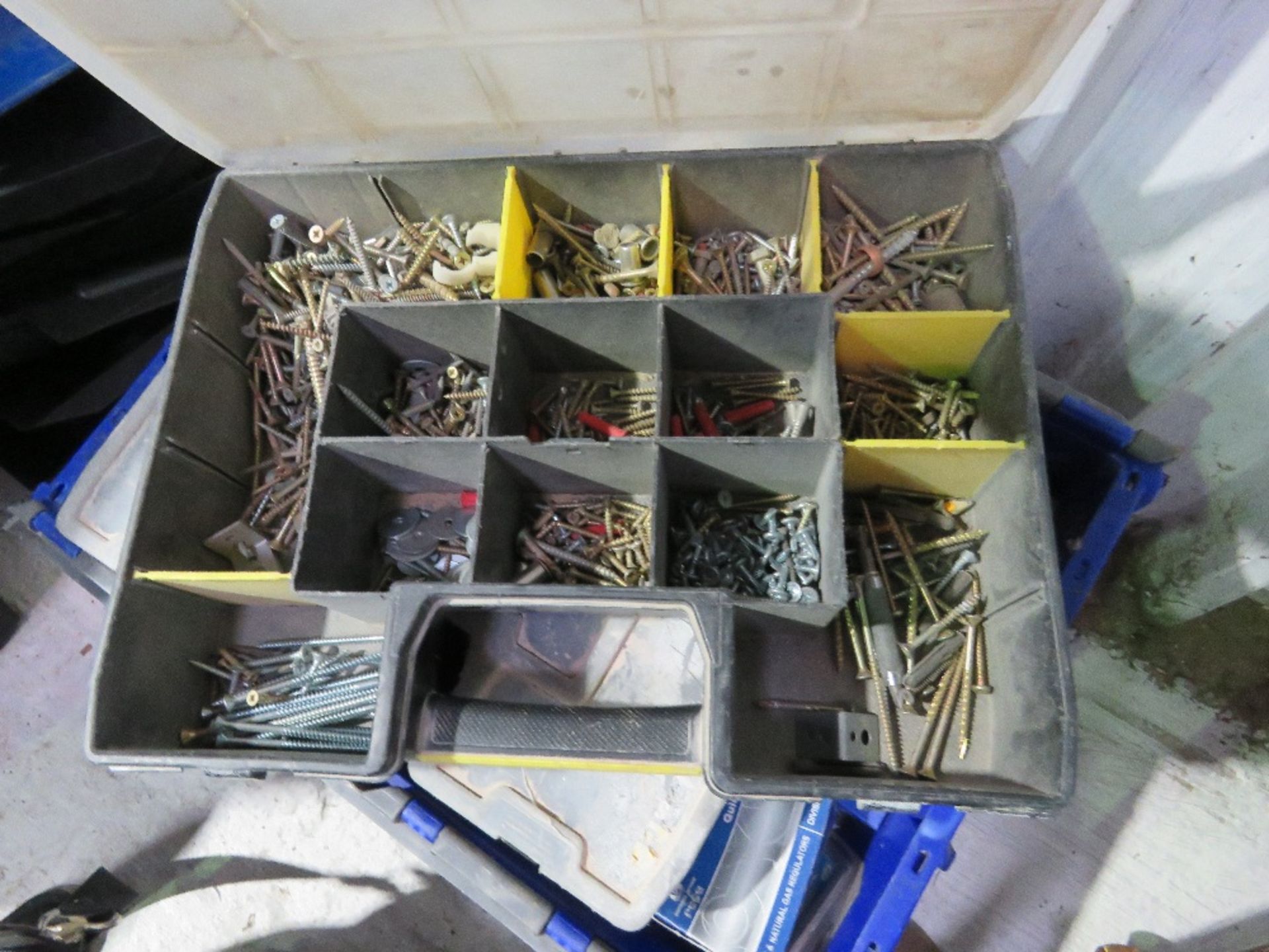QUANTITY OF ASSORTED SCREWS AND FASTENINGS.....THIS LOT IS SOLD UNDER THE AUCTIONEERS MARGIN SCHEME, - Image 3 of 5