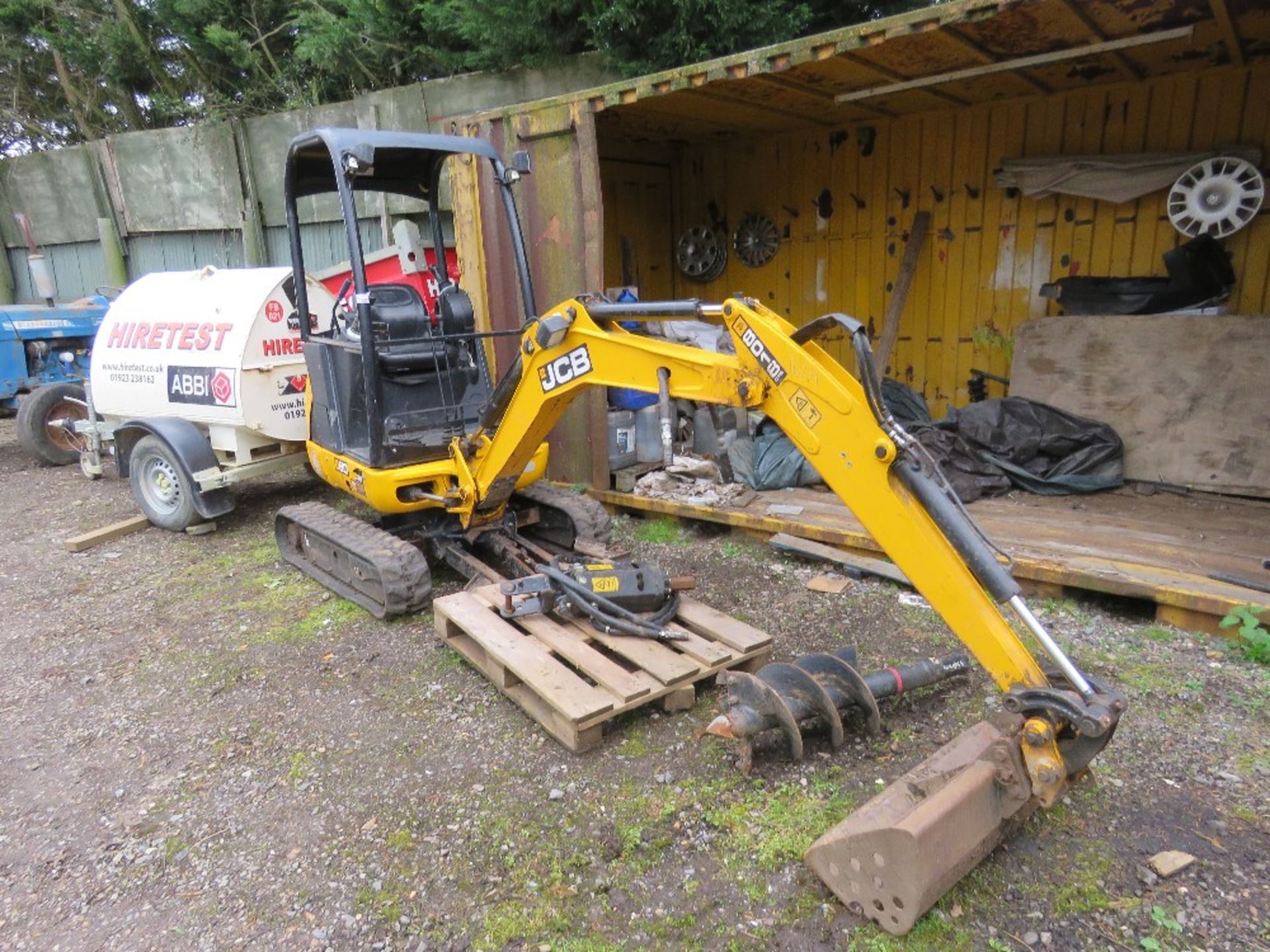 JCB 8018CTS RUBBER TRACKED MINI EXCAVATOR YEAR 2017, 1017 REC HOURS. WITH ONE BUCKET AND A POST HOLE - Bild 2 aus 14