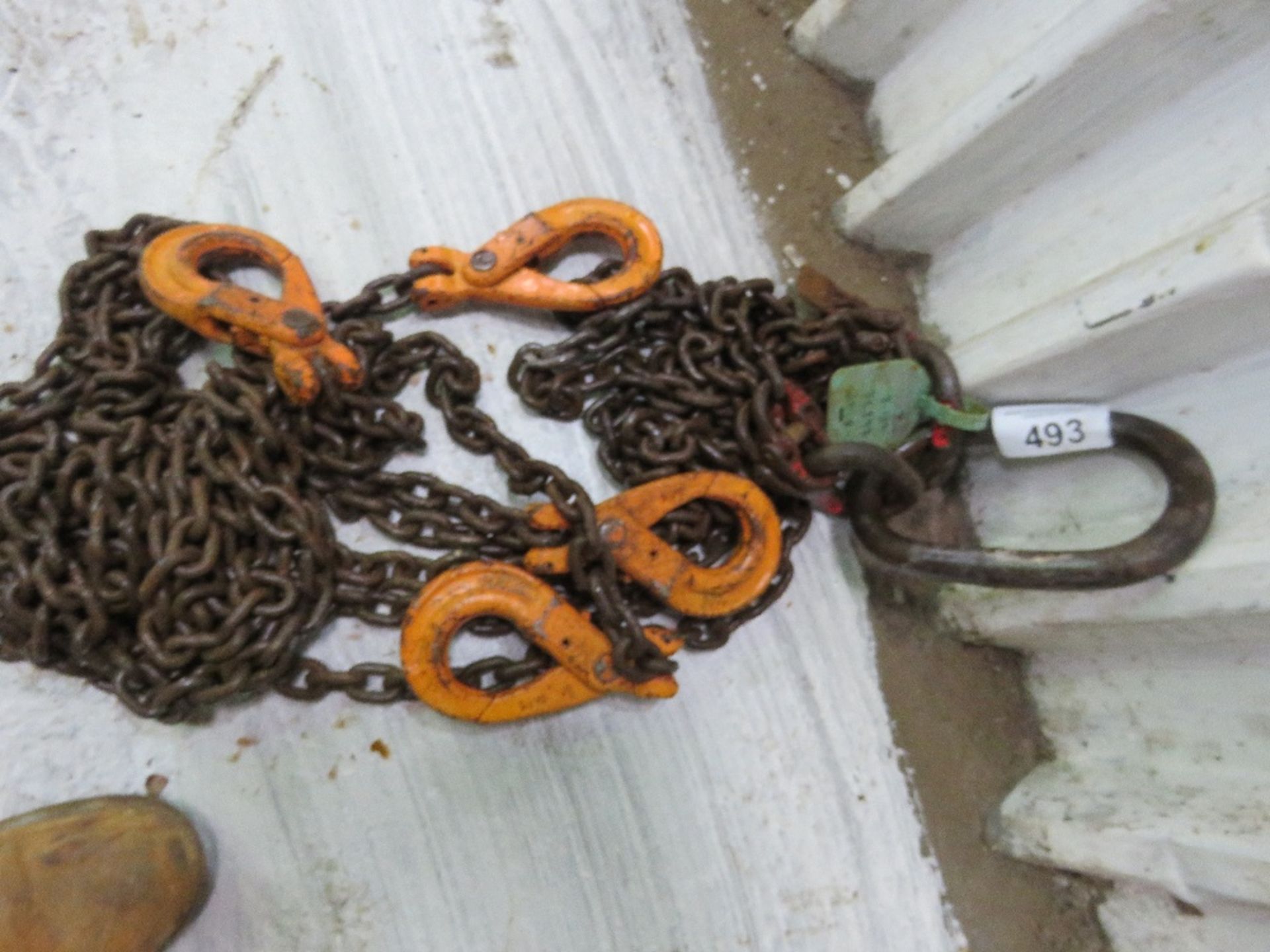 SET OF LIFTING CHAINS, 4 LEGGED, SPECIFICATION/CAPACITY AS SHOWN. SOURCED FROM COMPANY LIQUIDATION.