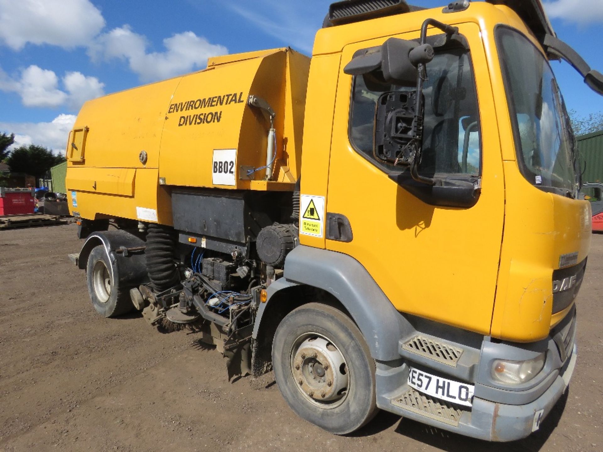 DAF LF JOHNSON ROAD SWEEPER REG:KE57 HLO. 131,934 REC KMS. WITH V5. MOT EXPIRED. FROM LOCAL COMPANY - Image 9 of 20