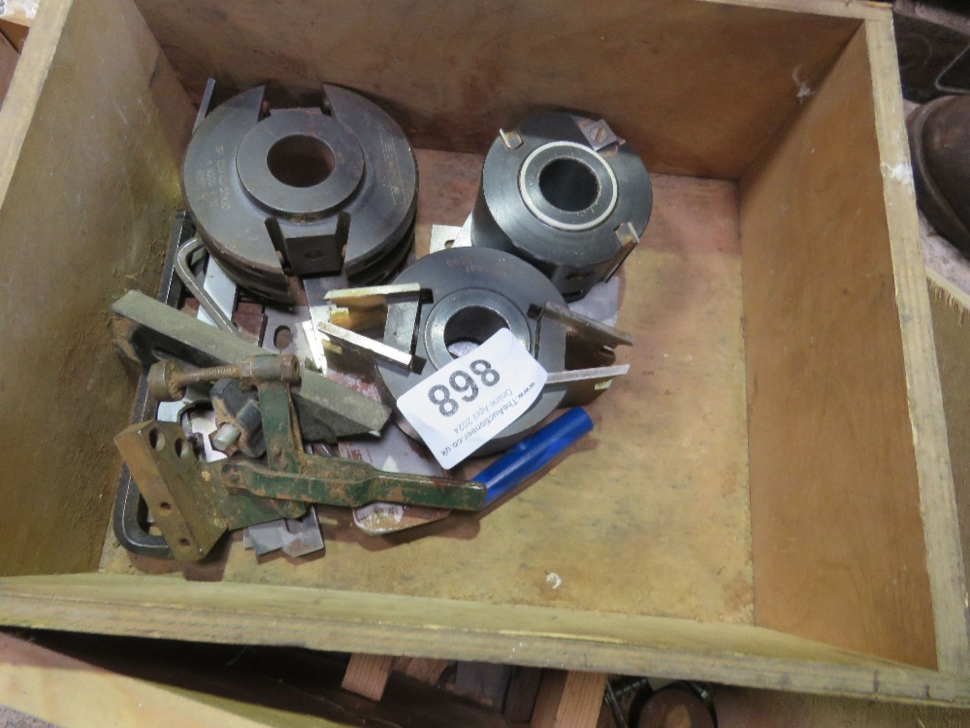BOX OF ASSORTED SPINDLE MOULDER TOOLING ETC AS SHOWN. ....THIS LOT IS SOLD UNDER THE AUCTIONEERS MAR - Image 6 of 6