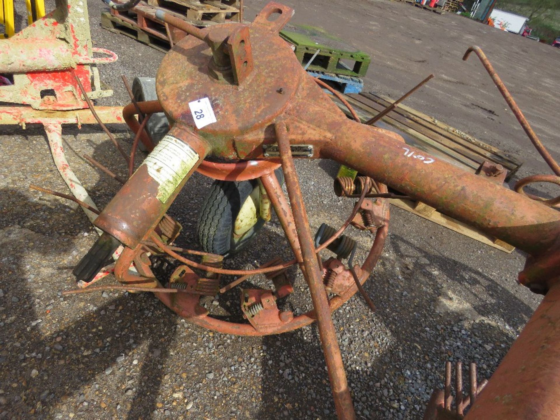 PZ TRACTOR MOUNTED HAY TURNER, NO PTO SHAFT. - Image 5 of 7