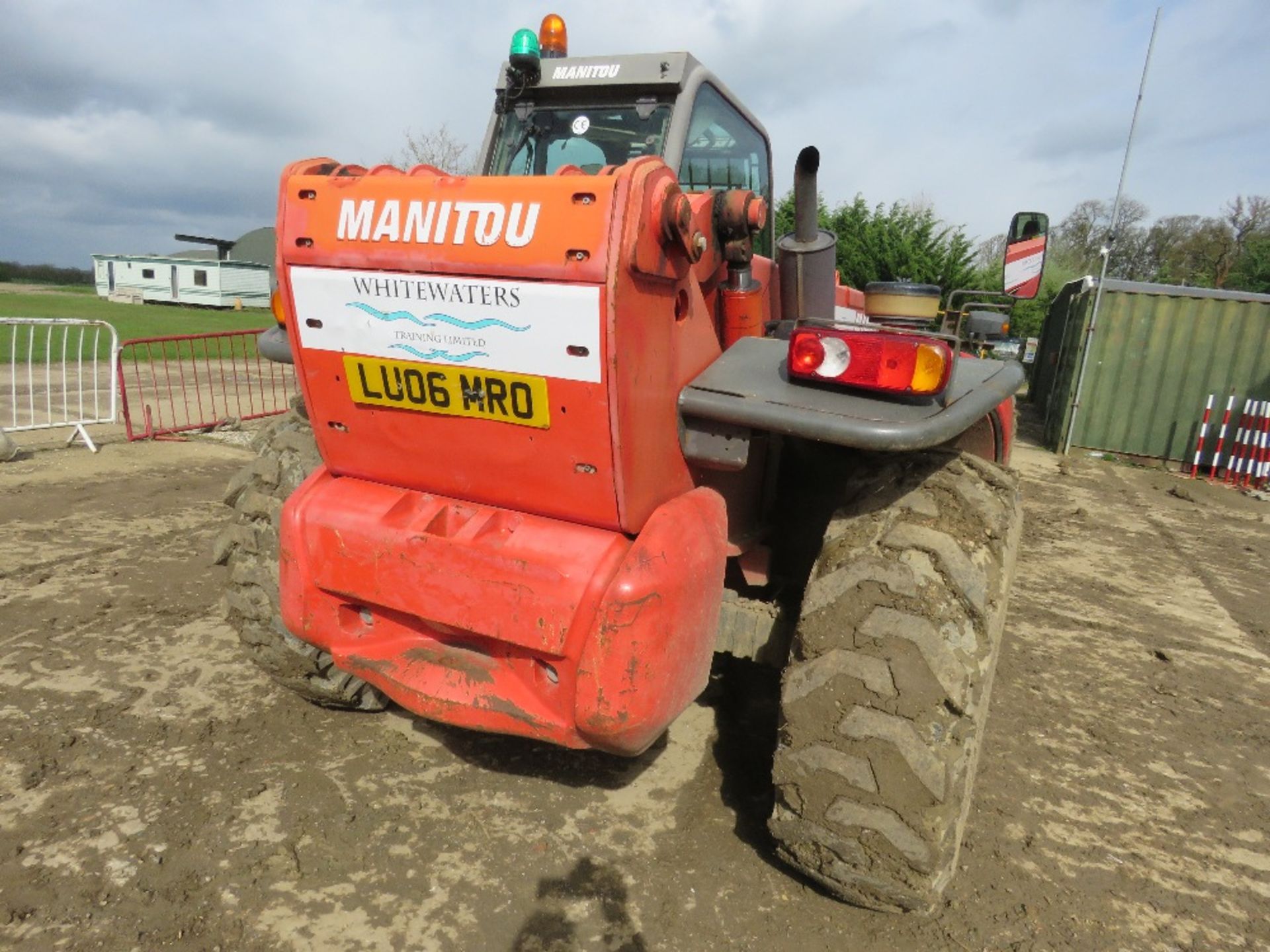 MANITOU 1435SL TELESCOPIC HANDLER REG:LU06 MRO (LOG BOOK TO APPLY FOR). 7965 REC HRS. YEAR 2006 BUIL - Image 3 of 14