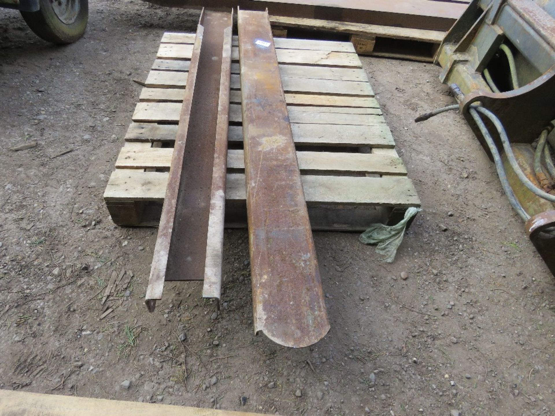 PAIR OF FORKLIFT TINE EXTENSIONS 6" INTERNAL WIDTH X 6FT LENGTH APPROX. - Image 2 of 4