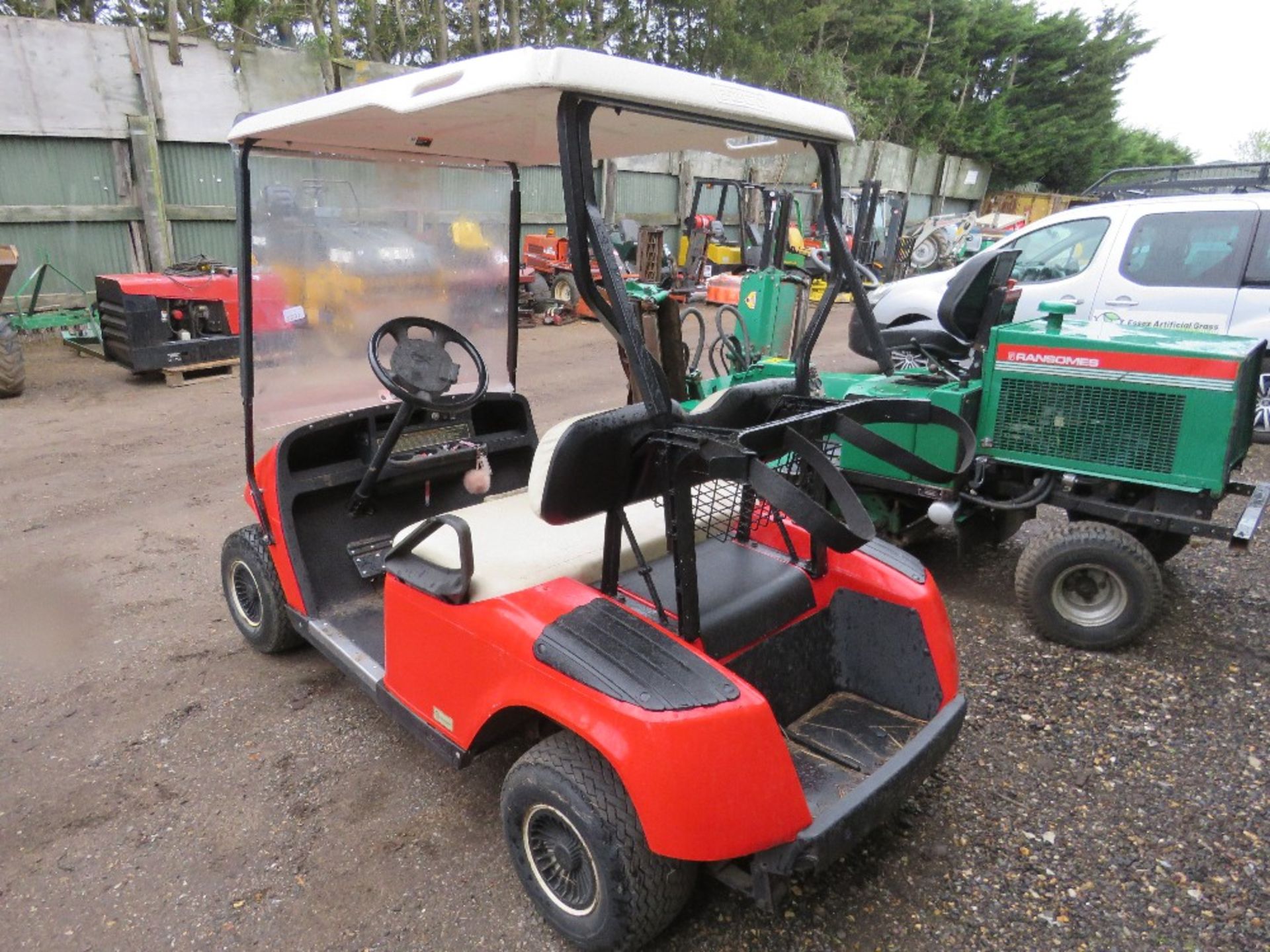EZGO BATTERY POWERED GOLF BUGGY WITH CAHRGER AND KEY (NOT CHARGED...UNTESTED)....THIS LOT IS SOLD UN - Image 4 of 8