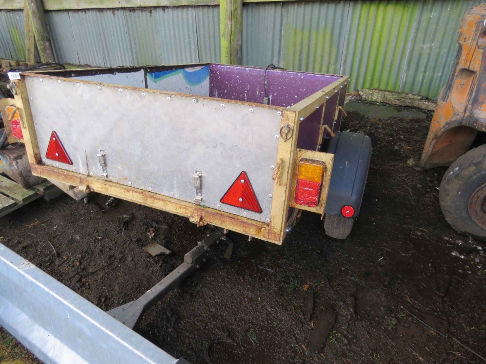SINGLE AXLED CAR TRAILER 1.2M XX 1.7M APPROX. THIS LOT IS SOLD UNDER THE AUCTIONEERS MARGIN SCHEM - Image 5 of 6