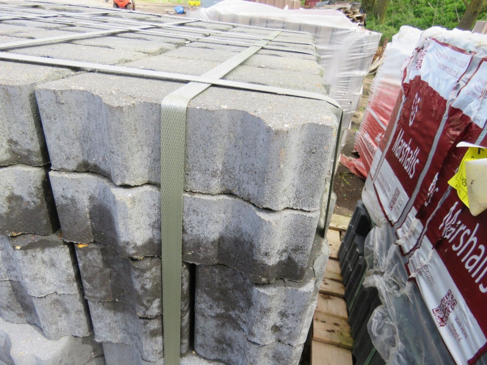2NO PACKS OF MARSHALL PRIORA CHARCOAL BLOCK PAVERS 200X100X80MM. SOURCED FROM COMPANY LIQUIDATION. - Image 5 of 7