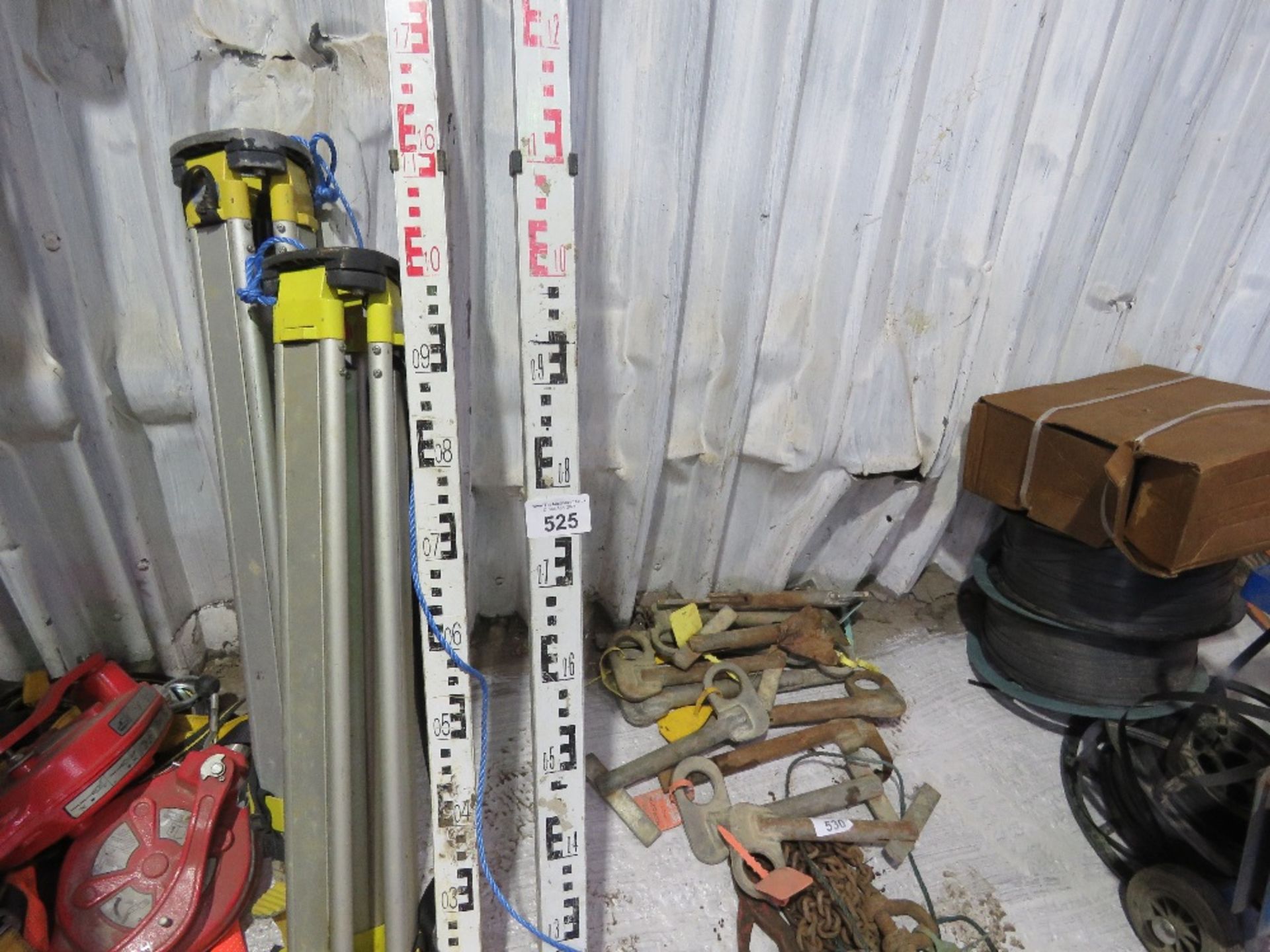 2 X SURVEY TRIPODS PLUS 3 X STAFFS. SOURCED FROM COMPANY LIQUIDATION. THIS LOT IS SOLD UNDER THE - Image 3 of 3