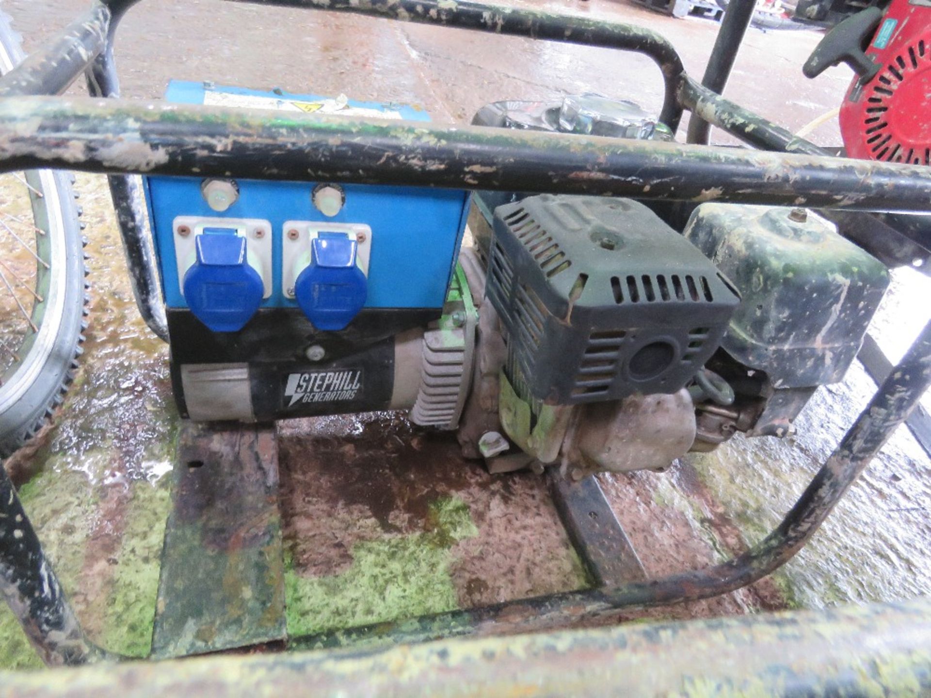 STEPHILL DUAL VOLTAGE HONDA PETROL ENGINED GENERATOR 2.7-3.4KVA RATED OUTPUT. - Image 2 of 3