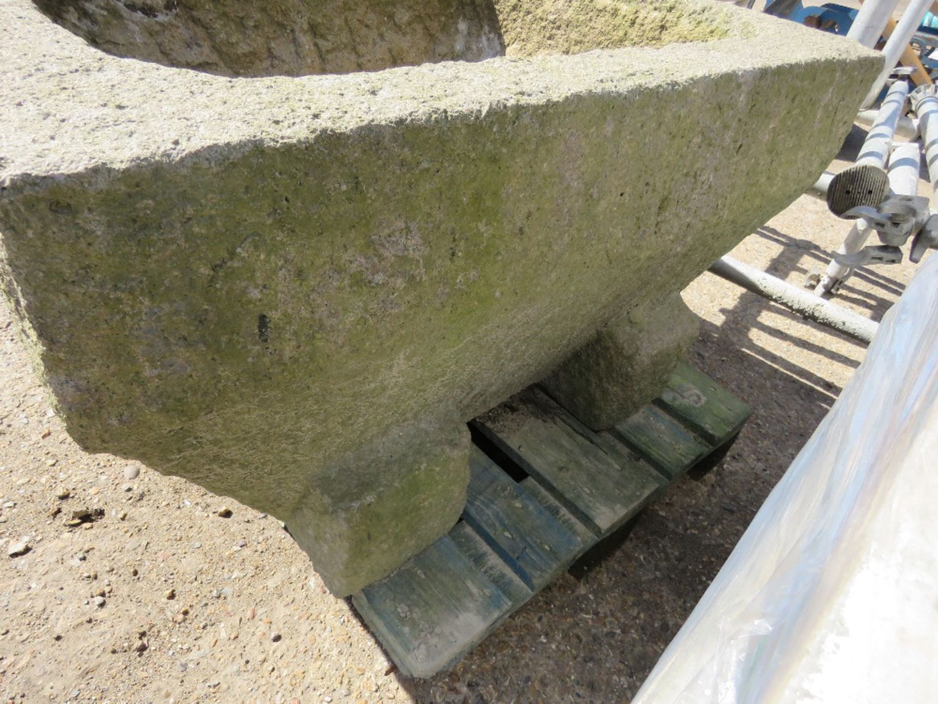 CARVED STONE WATER TROUGH (IDEAL GARDEN PLANTER/FEATURE) 0.58M HEIGHT X 1.1M X 0.9M MAX APPROX. - Image 4 of 6