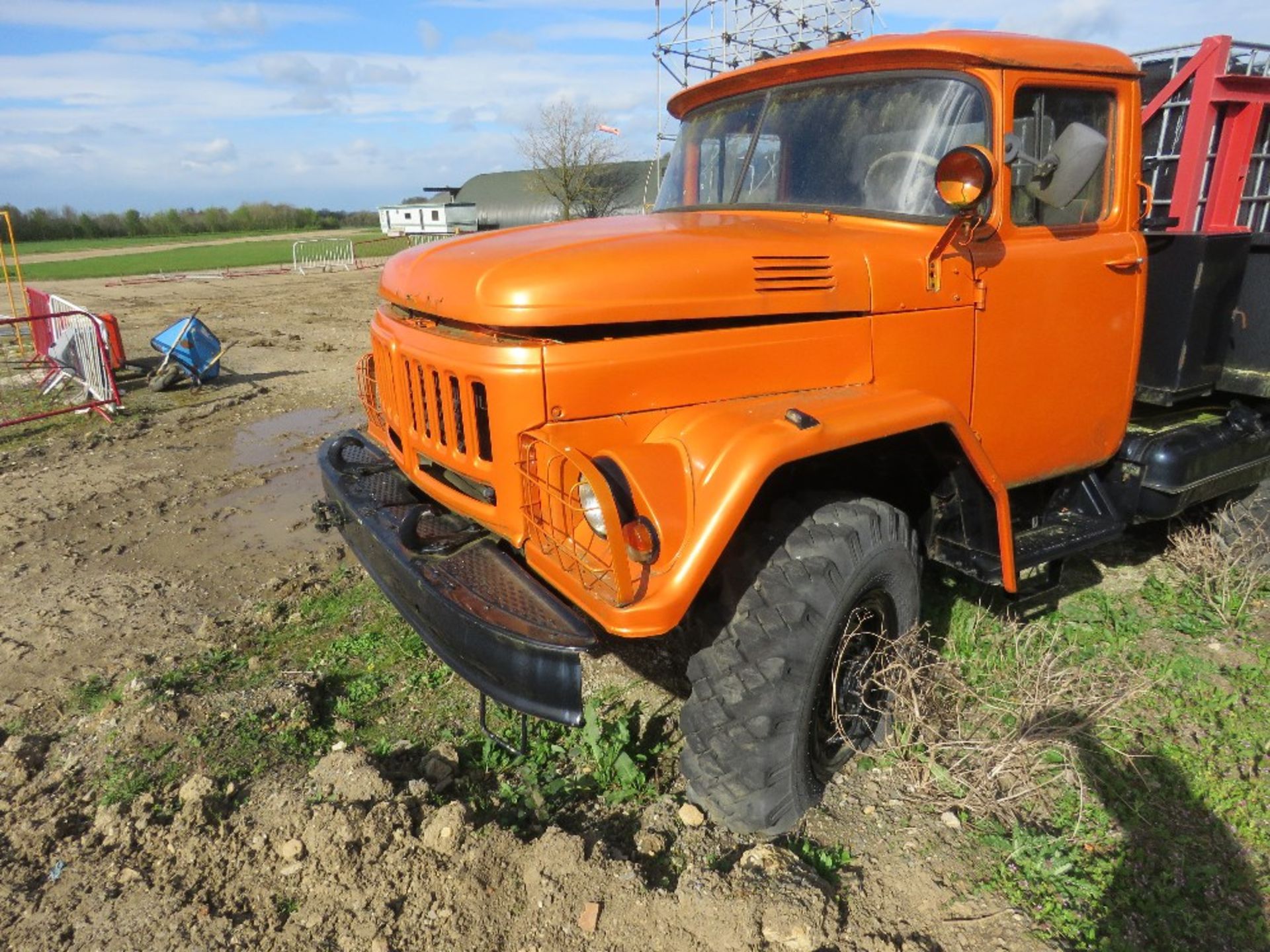 RUSSIAN ZIL 6X6 OFF ROAD FLAT BED LORRY. PETROL ENGINED. WAS RUNNING AND DRIVING 2 YEARS AGO BUT PA - Image 5 of 13