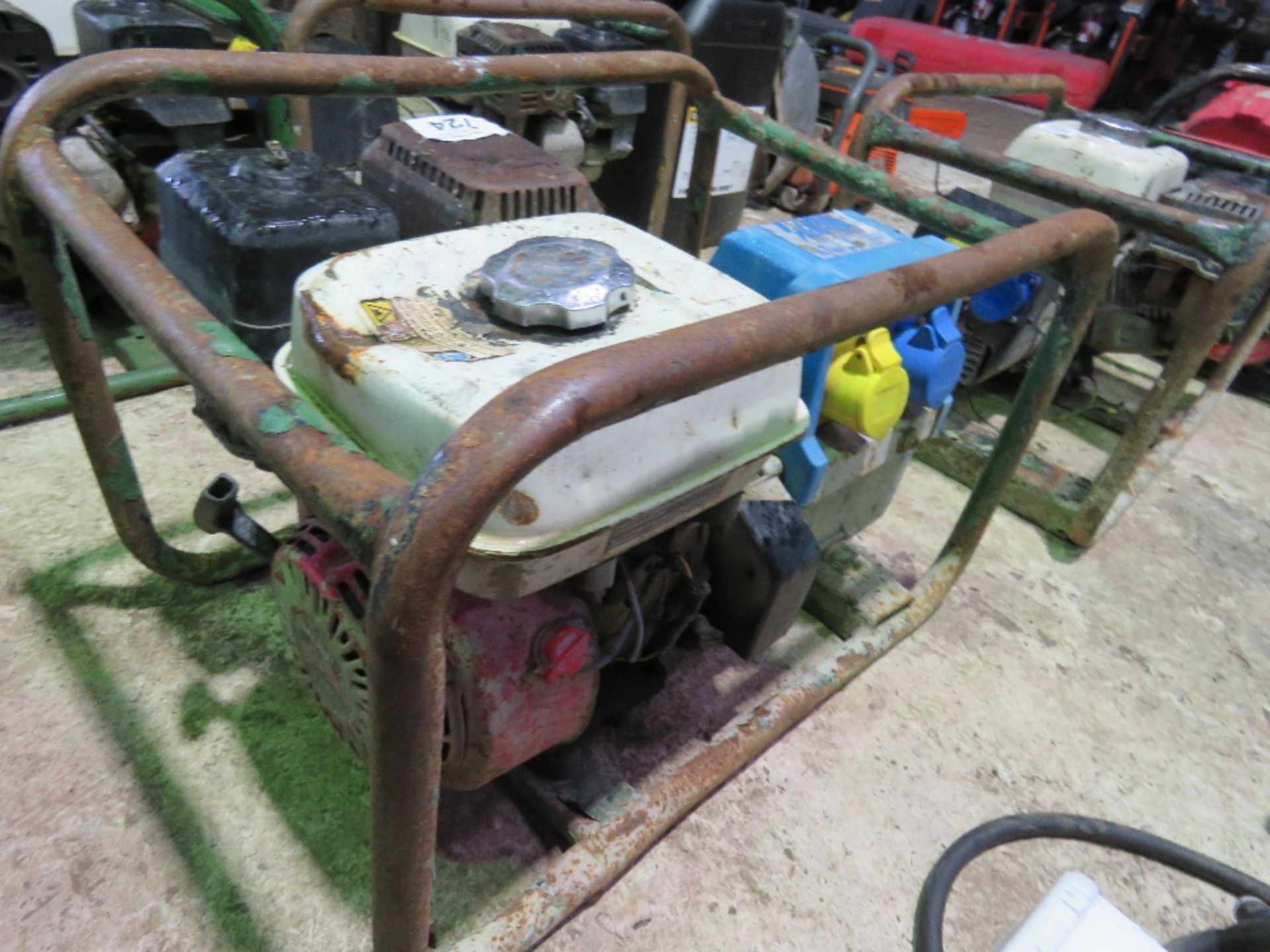 DUAL VOLTAGE PETROL ENGINED GENERATOR. - Image 2 of 3