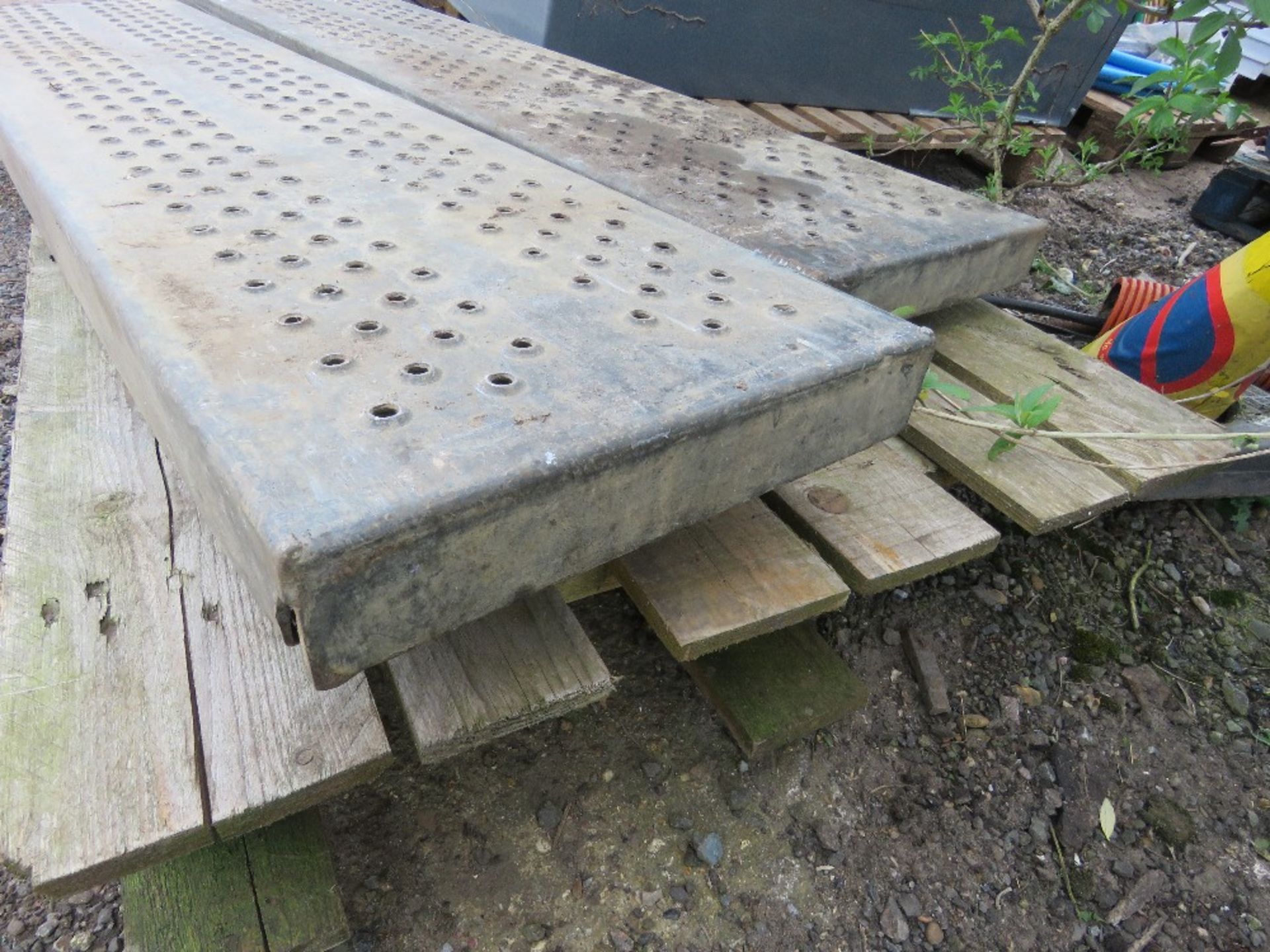 PAIR OF STEEL LOADING RAMPS 8FT LENGTH APPROX. - Image 5 of 7