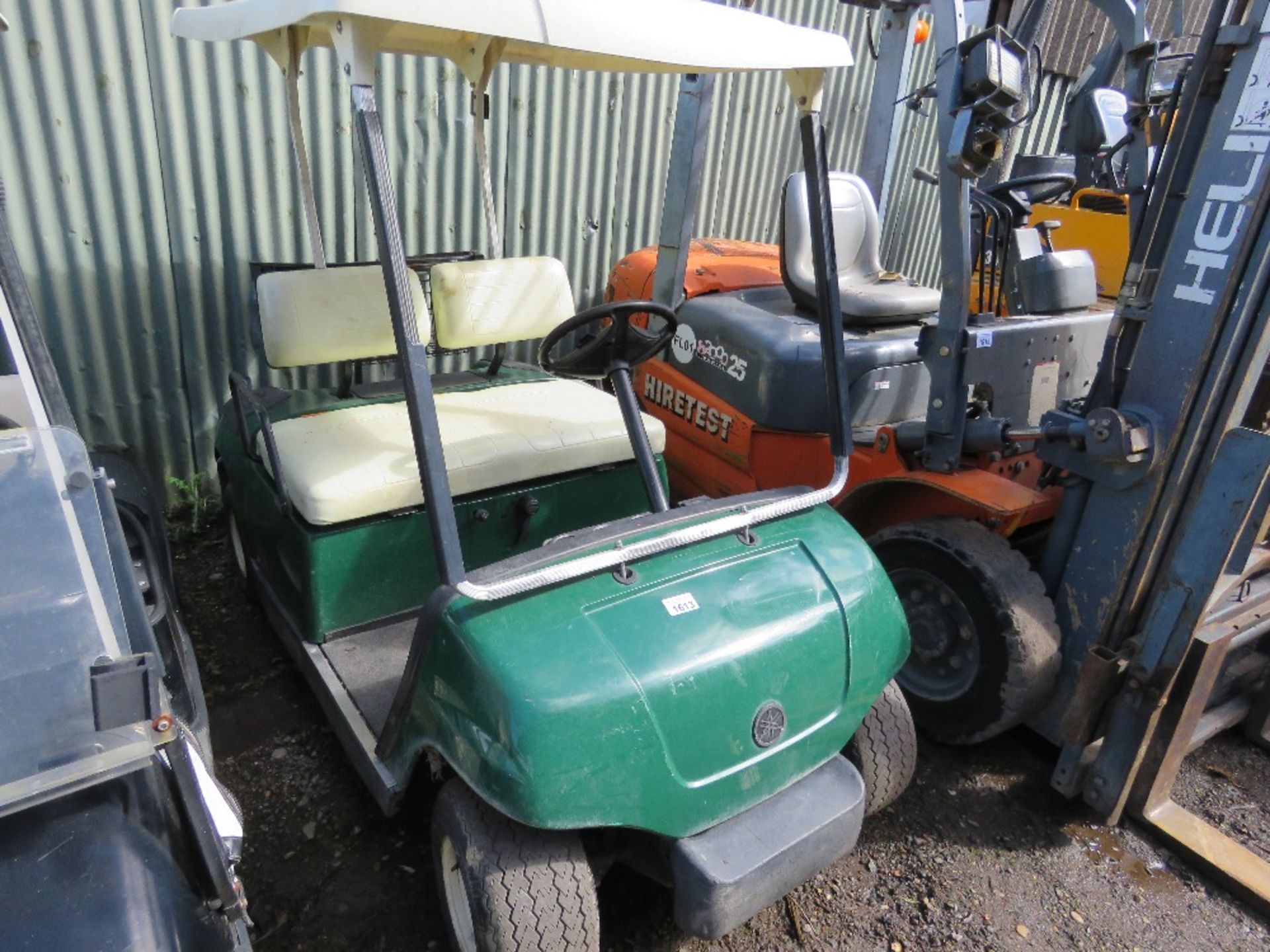 YAMAHA PETROL ENGINED GOLF BUGGY. WHEN TESTED WAS SEEN TO RUN AND DRIVE...SEE VIDEO.