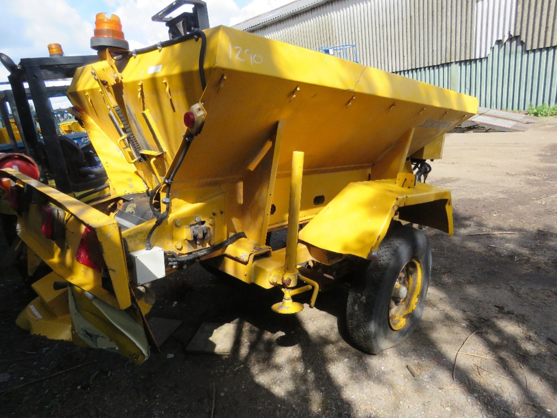CHARITY LOT!! ECON SINGLE AXLED TOWED SALT SPREADER WITH WHEEL DRIVEN HYDRAULIC SYSTEM. UNUSED FOR - Image 2 of 13