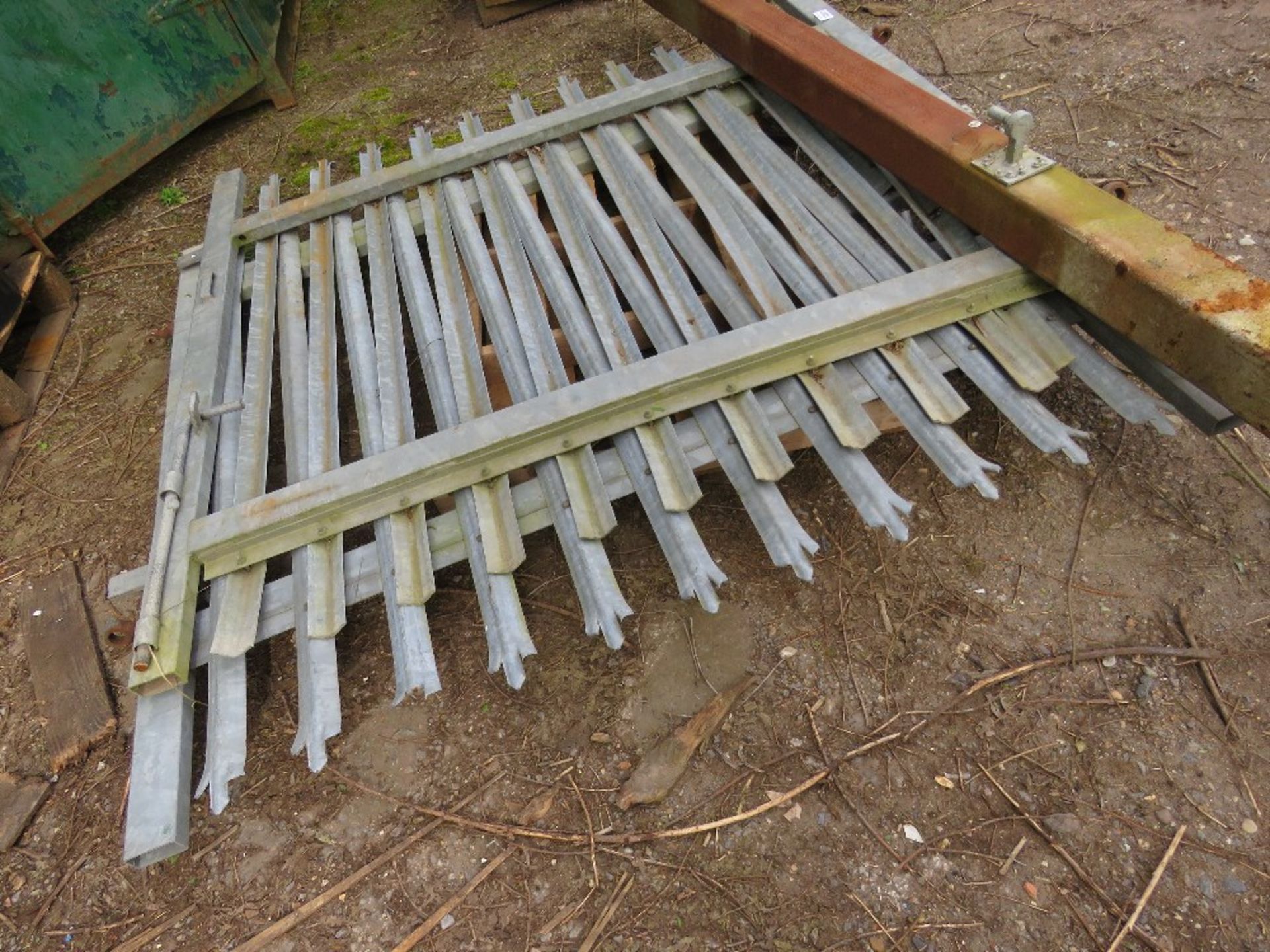 PAIR OF PALLISADE YARD GATES, 1.75M HEIGHT X 1.8M WIDTH APPROX PLUS ONE POST. - Image 3 of 3