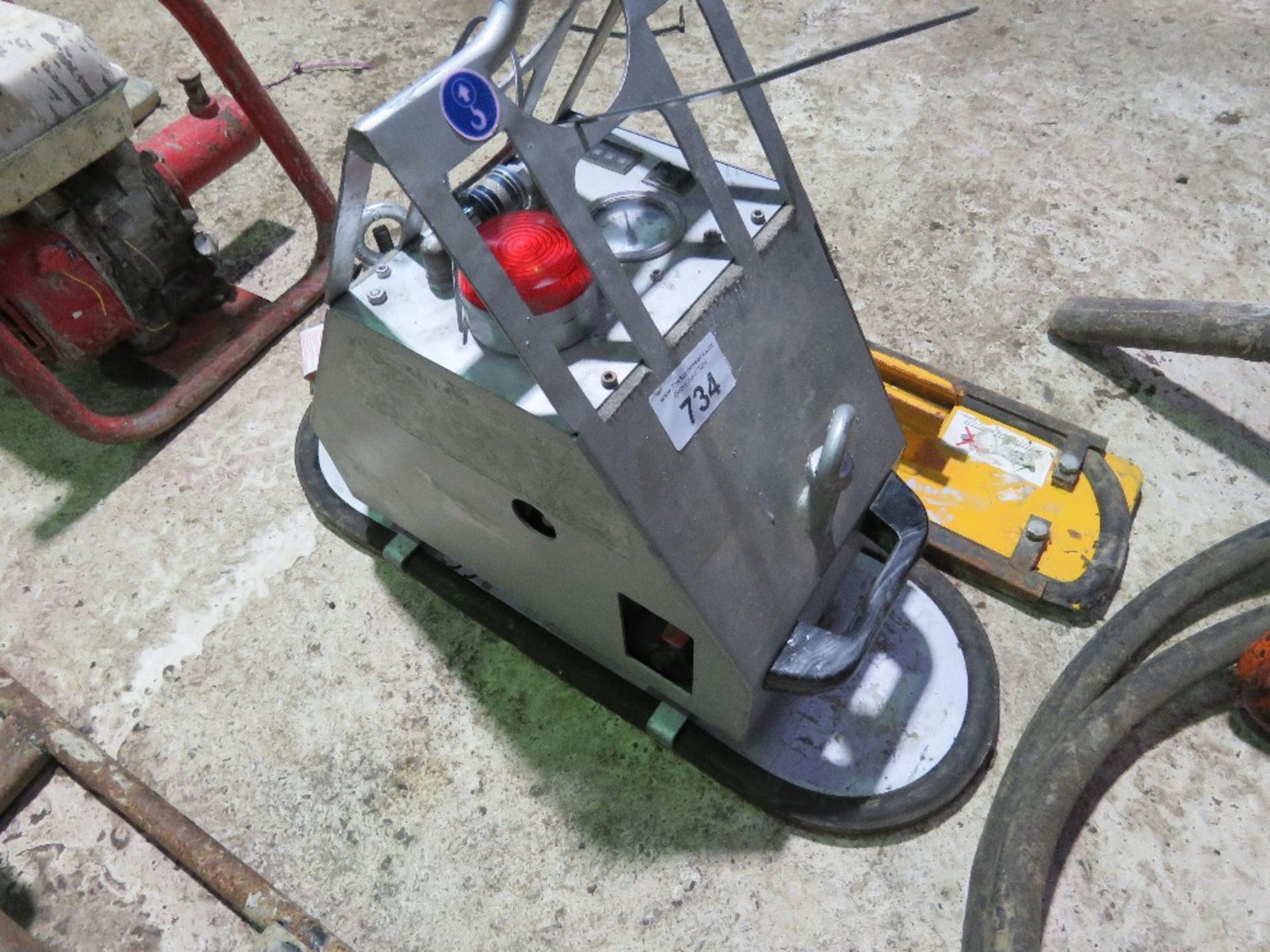 PROBST EXCAVATOR MOUNTED SUCTION SLAB LIFTER WITH SPARE HEAD. - Image 3 of 4