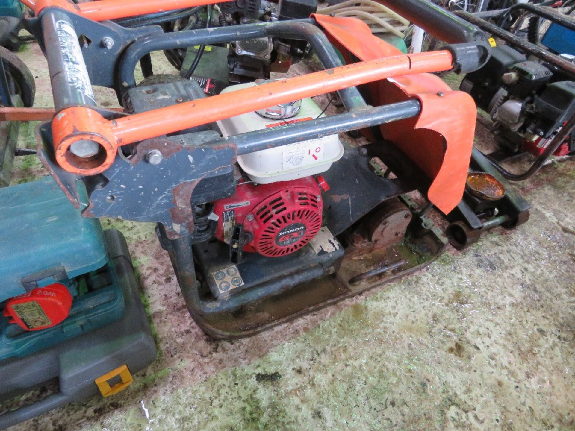 BELLE 400 HEAVY DUTY COMPACTION PLATE.....THIS LOT IS SOLD UNDER THE AUCTIONEERS MARGIN SCHEME, THER