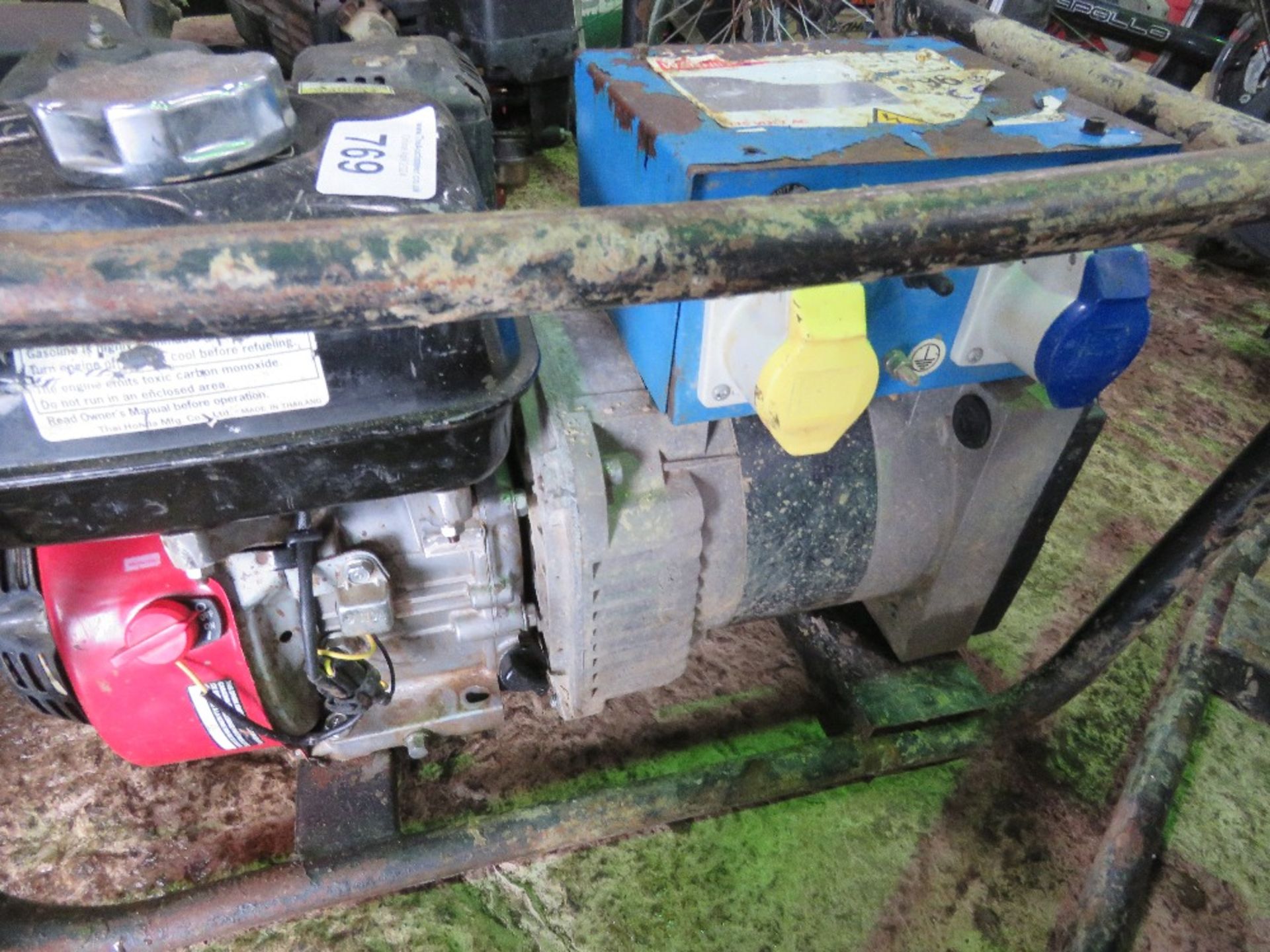 STEPHILL DUAL VOLTAGE HONDA PETROL ENGINED GENERATOR 2.7-3.4KVA RATED OUTPUT. - Image 3 of 3