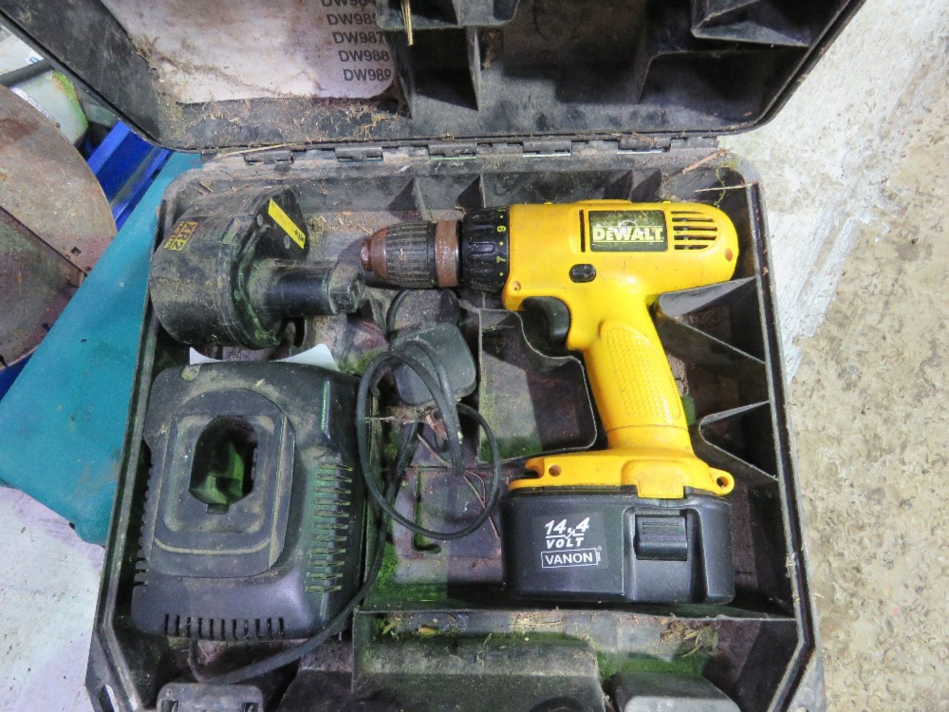 4 X BATTERY DRILLS PLUS A CORE DRILL SET.....THIS LOT IS SOLD UNDER THE AUCTIONEERS MARGIN SCHEME, T - Image 4 of 5