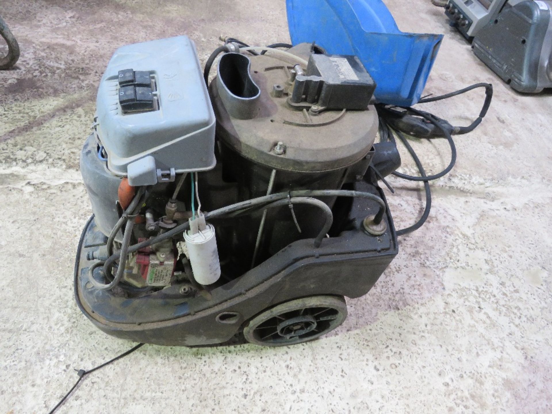 PRESSURE WASHER, 240VOLT POWERED. - Image 4 of 5