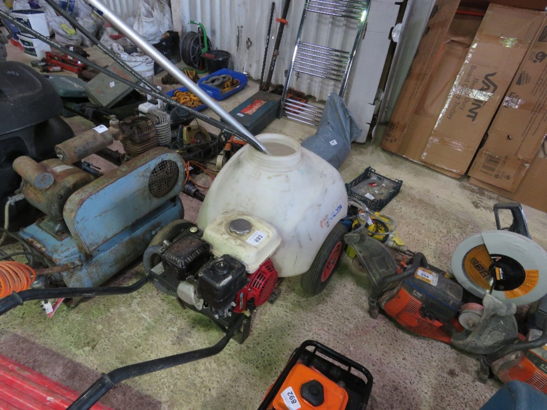 HILTA HONDA ENGINED PRESSURE WASHER BOWSER BARROW WITH EXTRA LONG LANCE. - Image 4 of 9
