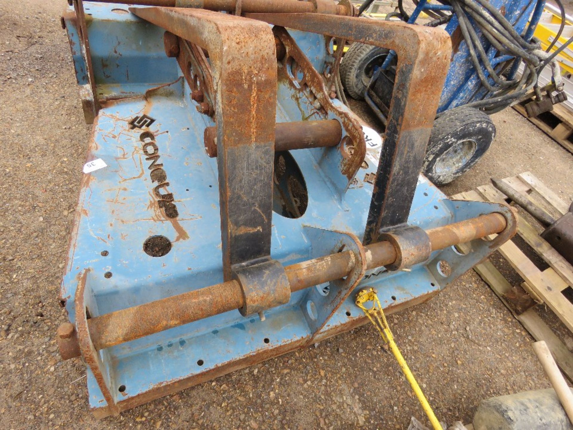 SET OF CONQUIP EXCAVATOR MOUNTED PALLET FORKS. SOURCED FROM COMPANY LIQUIDATION. - Image 2 of 5