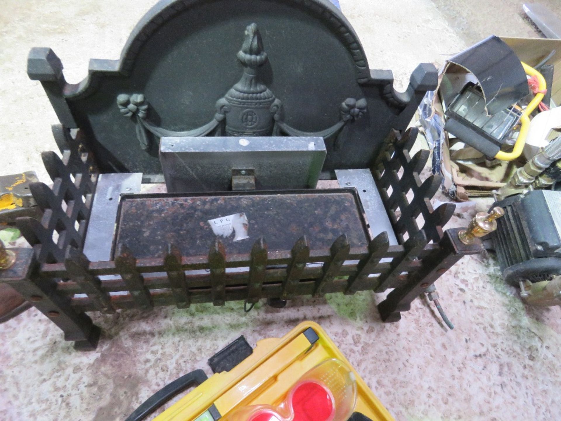 FIRE BASKET PLUS A LASER LEVEL SET.......THIS LOT IS SOLD UNDER THE AUCTIONEERS MARGIN SCHEME, THERE - Image 4 of 4