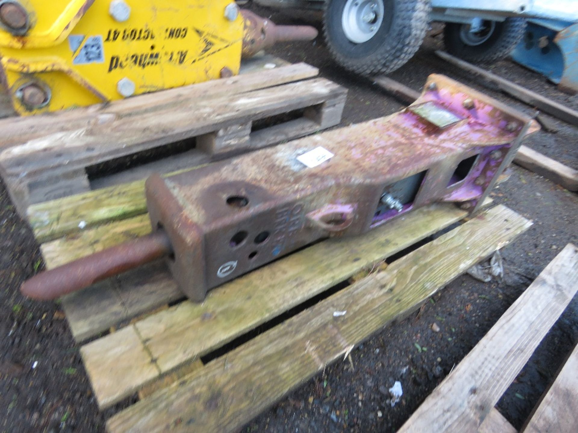 PRODEM EXCAVATOR MOUNTED BREAKER ON 30MM PINS TO SUIT 3-5 TONNE EXCAVATOR. - Image 2 of 4