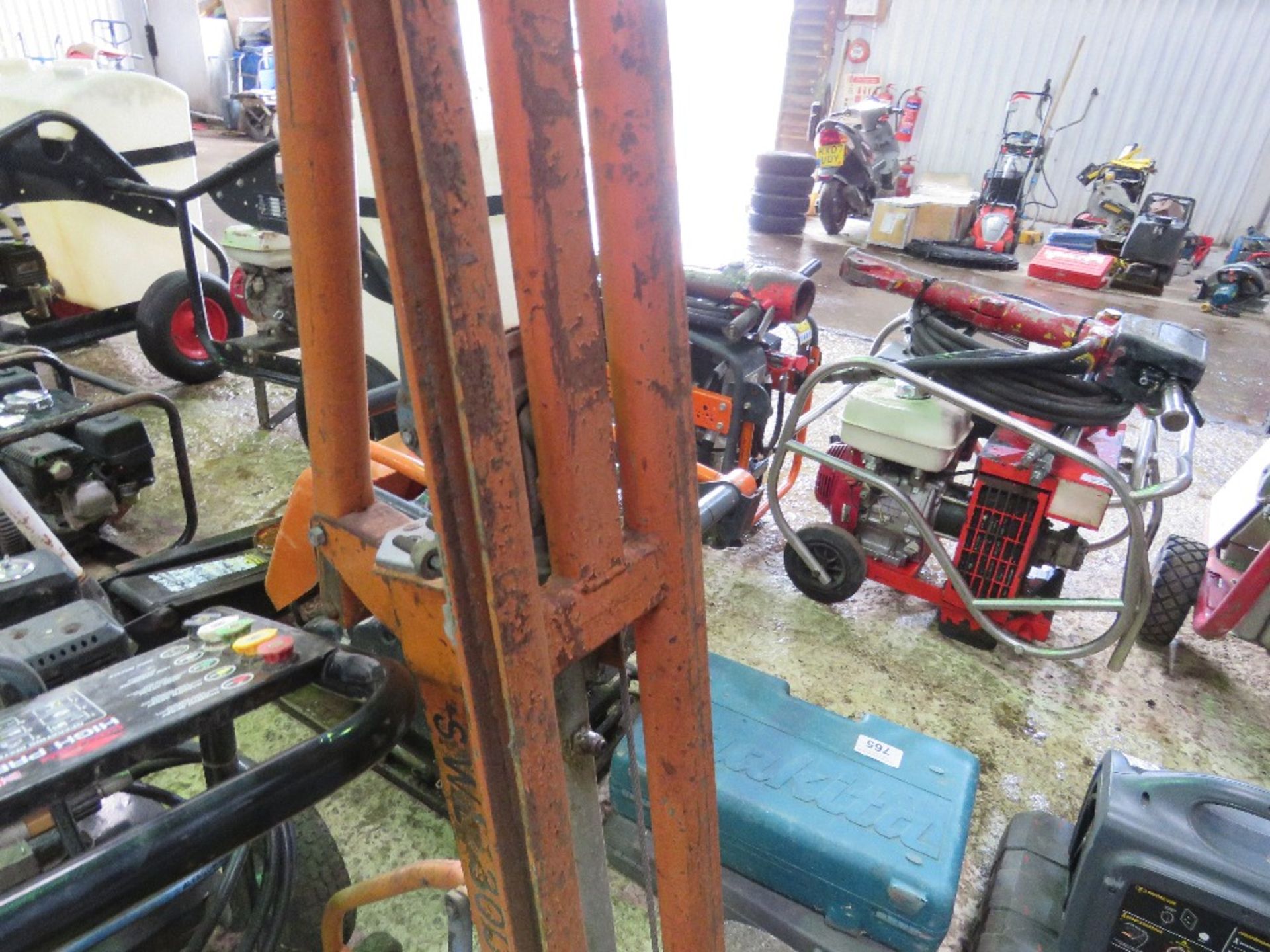 HAND OPERATED BARROW HOIST UNIT.....THIS LOT IS SOLD UNDER THE AUCTIONEERS MARGIN SCHEME, THEREFORE - Image 3 of 7