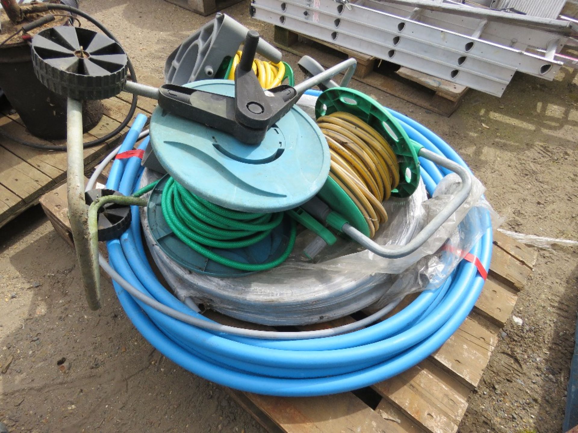 ASSORTED GARDEN AND OTHER HOSES / PIPES.......THIS LOT IS SOLD UNDER THE AUCTIONEERS MARGIN SCHEME, - Image 3 of 3