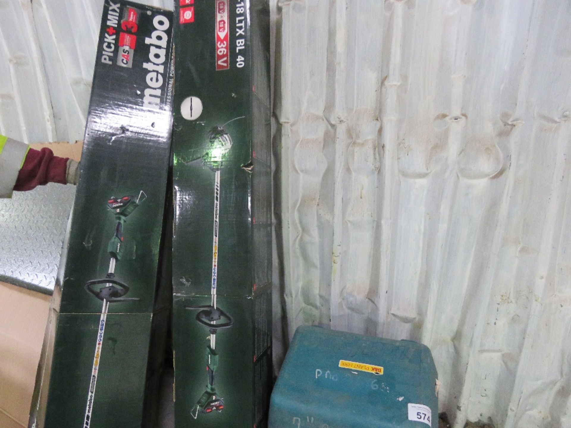 2 X METABO STRAIGHT SHAFT HD 36VOLT BATTERY BRUSH CUTTERS/STRIMMERS, NO BATTERIES, UNUSED. THIS L - Image 6 of 6