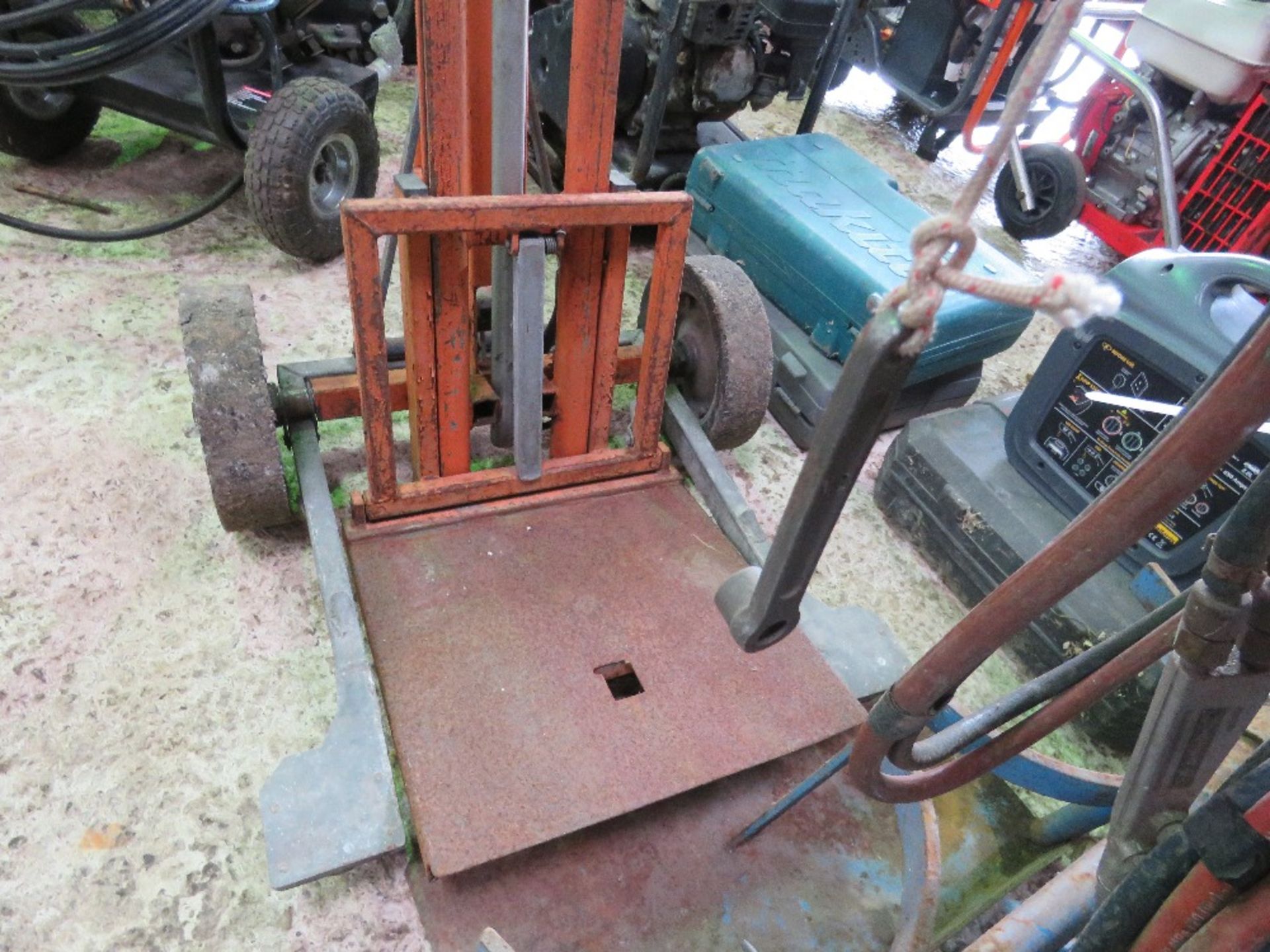 HAND OPERATED BARROW HOIST UNIT.....THIS LOT IS SOLD UNDER THE AUCTIONEERS MARGIN SCHEME, THEREFORE - Image 7 of 7