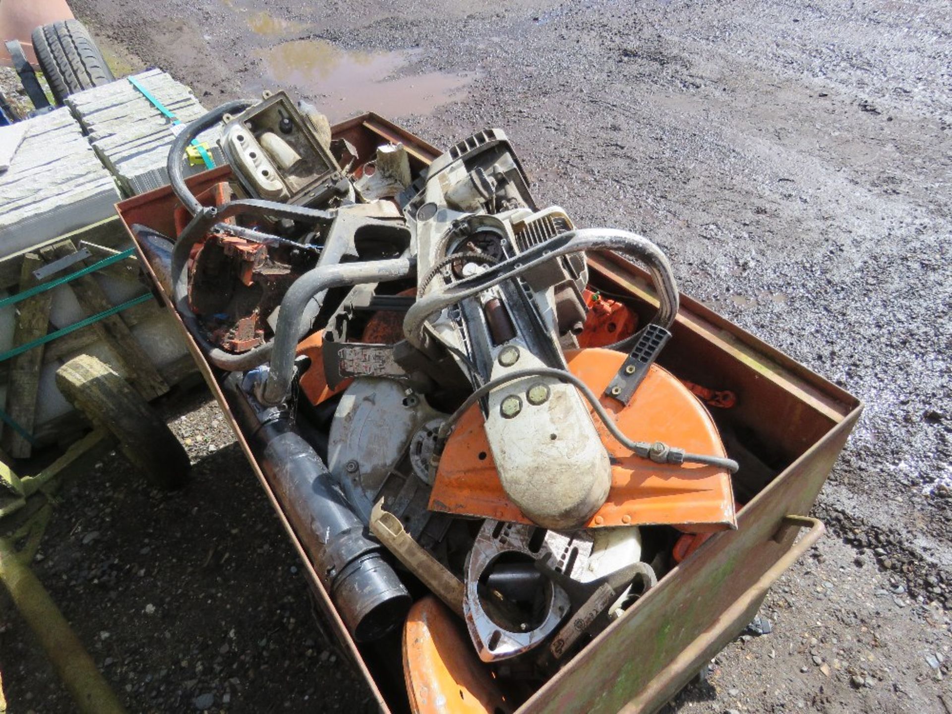 STILLAGE CONTAINING STIHL TYPE CUT OFF SAW SPARES. - Image 3 of 4