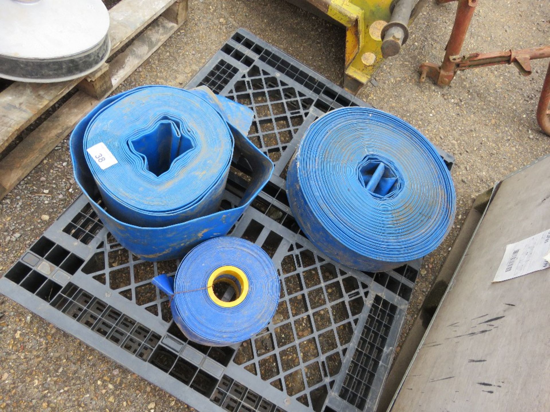 3 X LENGTHS OF LAYFLAT WATER PUMP HOSE.SOURCED FROM COMPANY LIQUIDATION.....THIS LOT IS SOLD UNDER T - Bild 2 aus 2