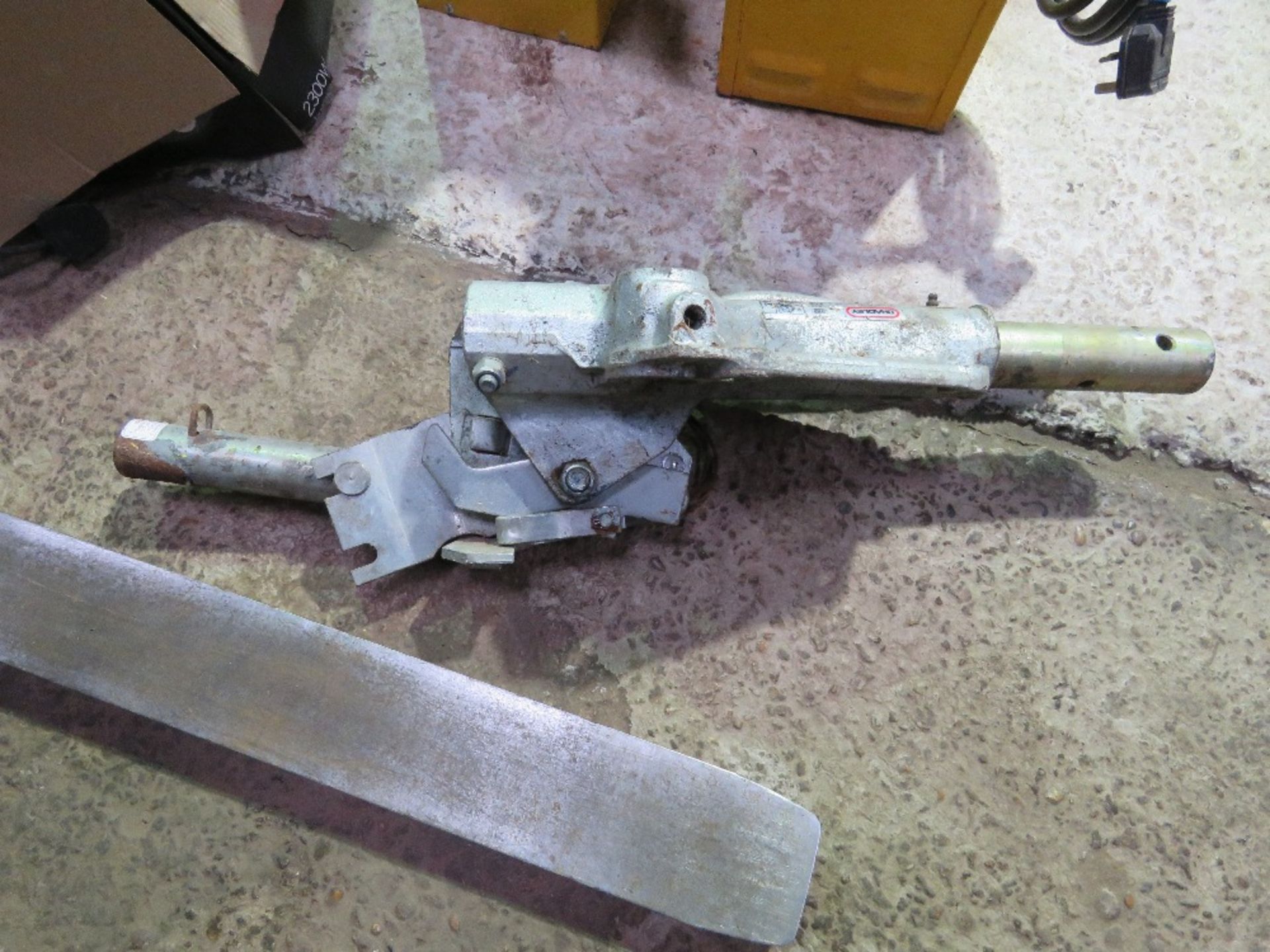 IFOR WILLIAMS TYPE TRAILER HITCH ASSEMBLY.....THIS LOT IS SOLD UNDER THE AUCTIONEERS MARGIN SCHEME, - Image 2 of 3