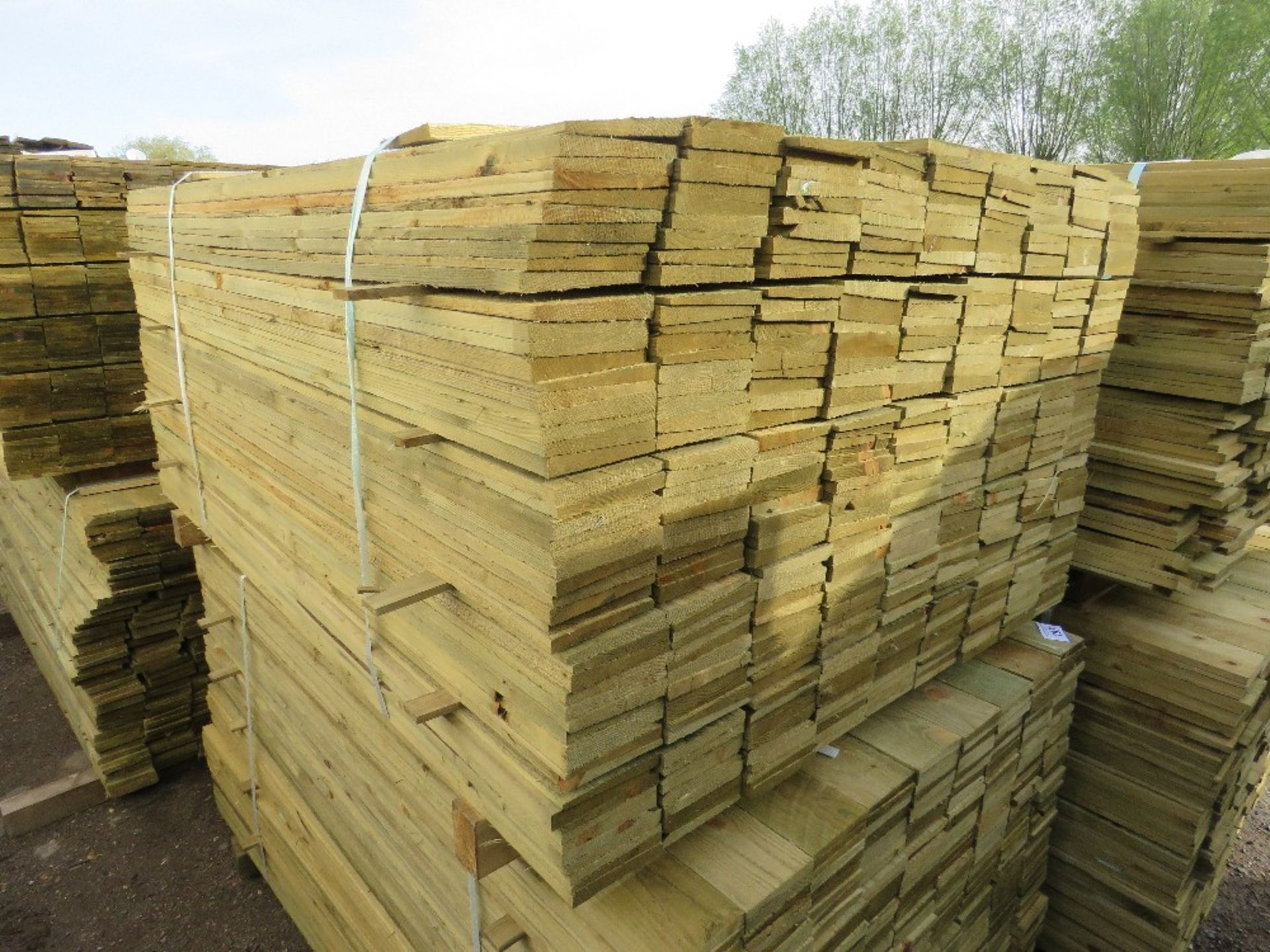 LARGE PACK OF PRESSURE TREATED FEATHER EDGE TIMBER CLADDING BOARDS. 1.50M LENGTH X 100MM WIDTH APPRO