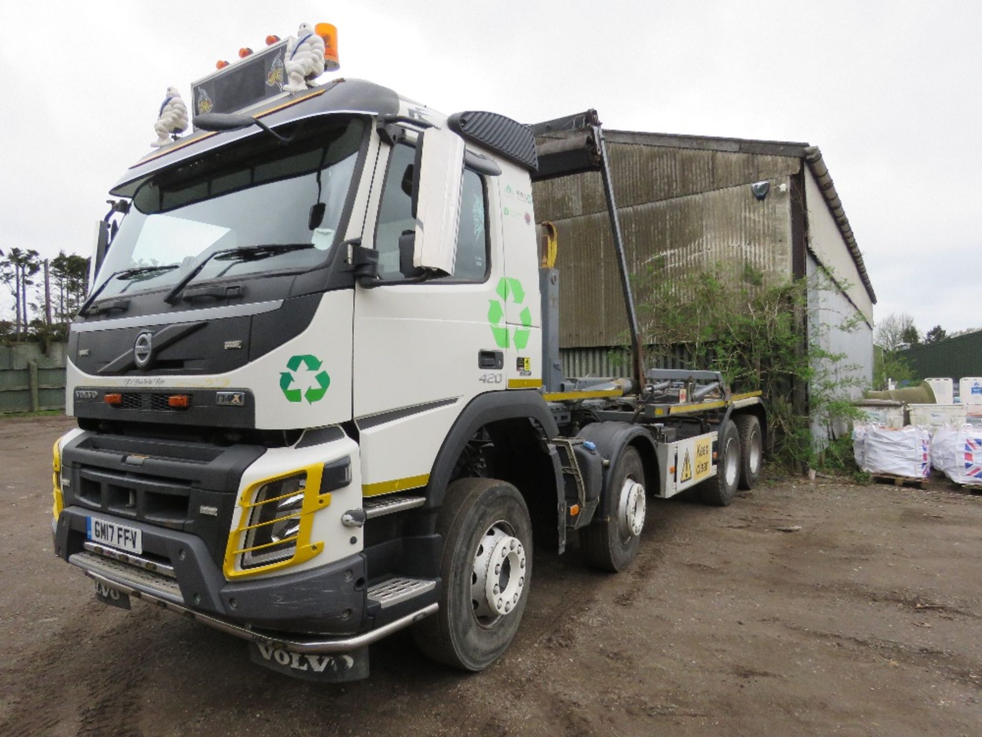 VOLVO FMX420 HOOK LOADER SKIP LORRY, 8X4 REG:GM17 FFV. WITH V5, OWNED BY VENDOR FROM NEW. DIRECT FR - Image 5 of 26