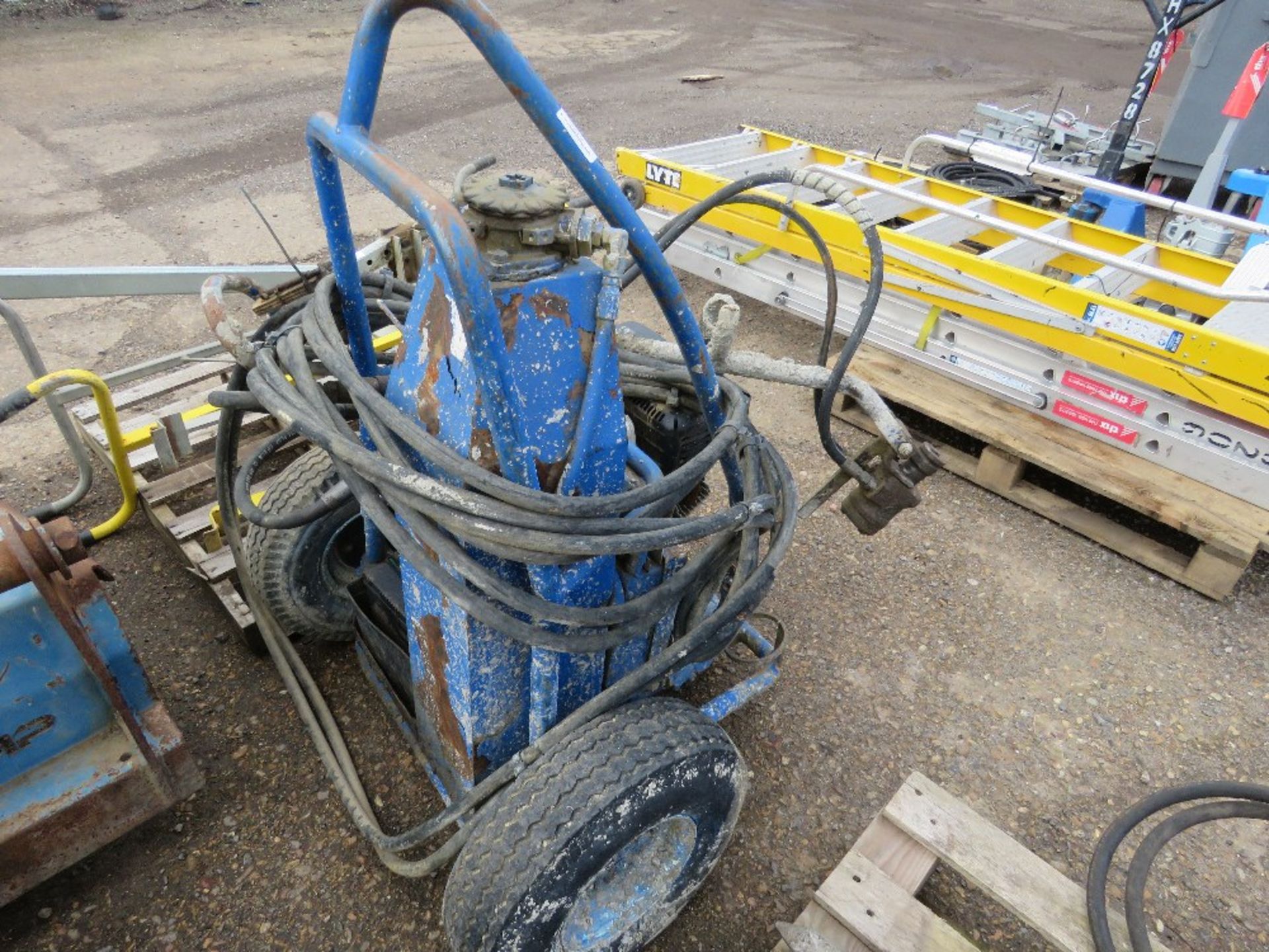 HONDA ENGINED HYDRAULIC BUNYAN STRIKER POWER UNIT WITH A DRIVE HEAD AND HOSES, SOURCED FROM COMPANY - Image 7 of 7