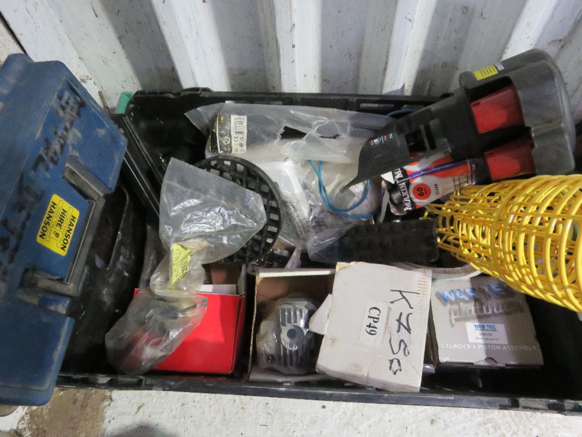 BOX OF TOOLS AND SUNDRIES.....THIS LOT IS SOLD UNDER THE AUCTIONEERS MARGIN SCHEME, THEREFORE NO VAT - Image 4 of 5