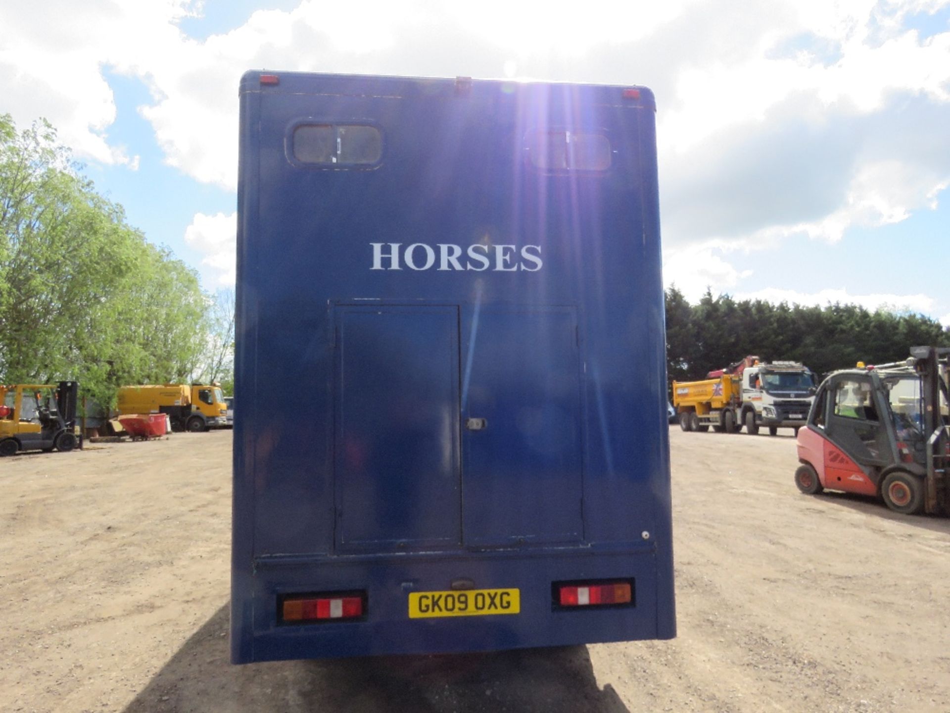 MITSUBISHI CANTER HORSE BOX LORRY REG:GK09 OXG. V5 AND PLATING CERTIFICATE IN OFFICE. MOT EXPIRED. - Bild 7 aus 24