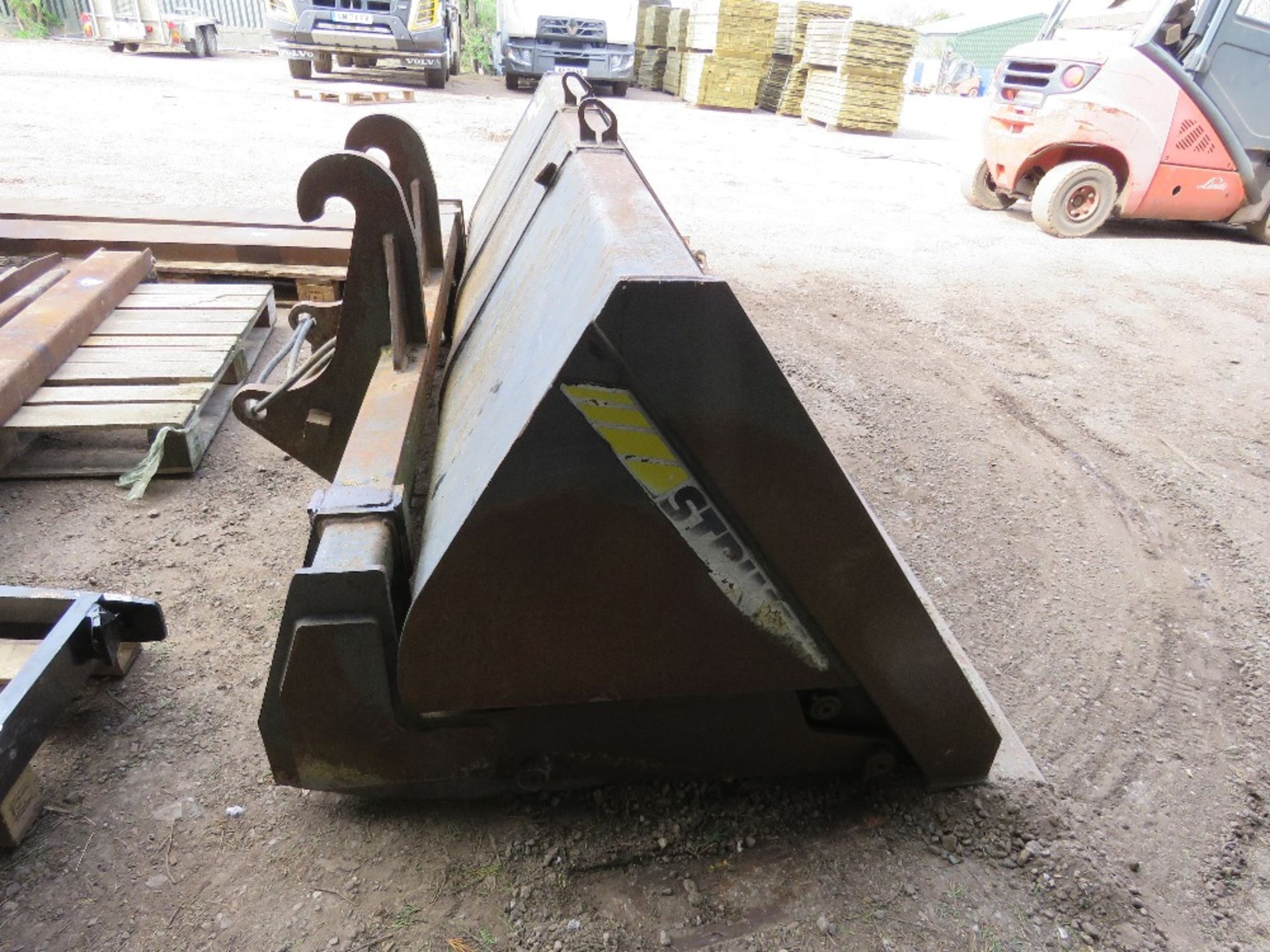 STRIMECH TOE TIP BUCKET, 2.4M WIDTHA PPROX, HEAVY DUTY BRACKETS FITTED. APPEARS LITTLE USED.....THIS - Image 3 of 7
