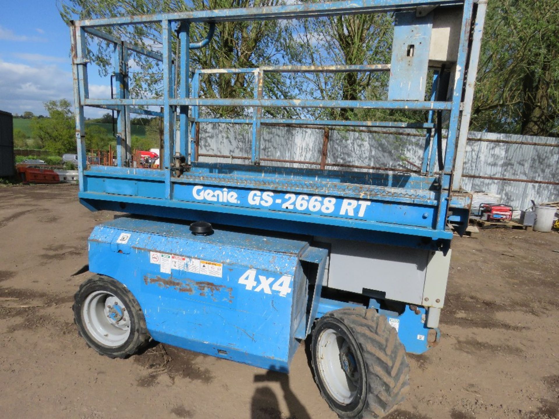 GENIE GS2668RT 4X4 ROUGH TERRAIN SCISSOR LIFT ACCESS UNIT YEAR 2002. SN;GS68-41563. KUBOTA ENGINE. - Image 9 of 14