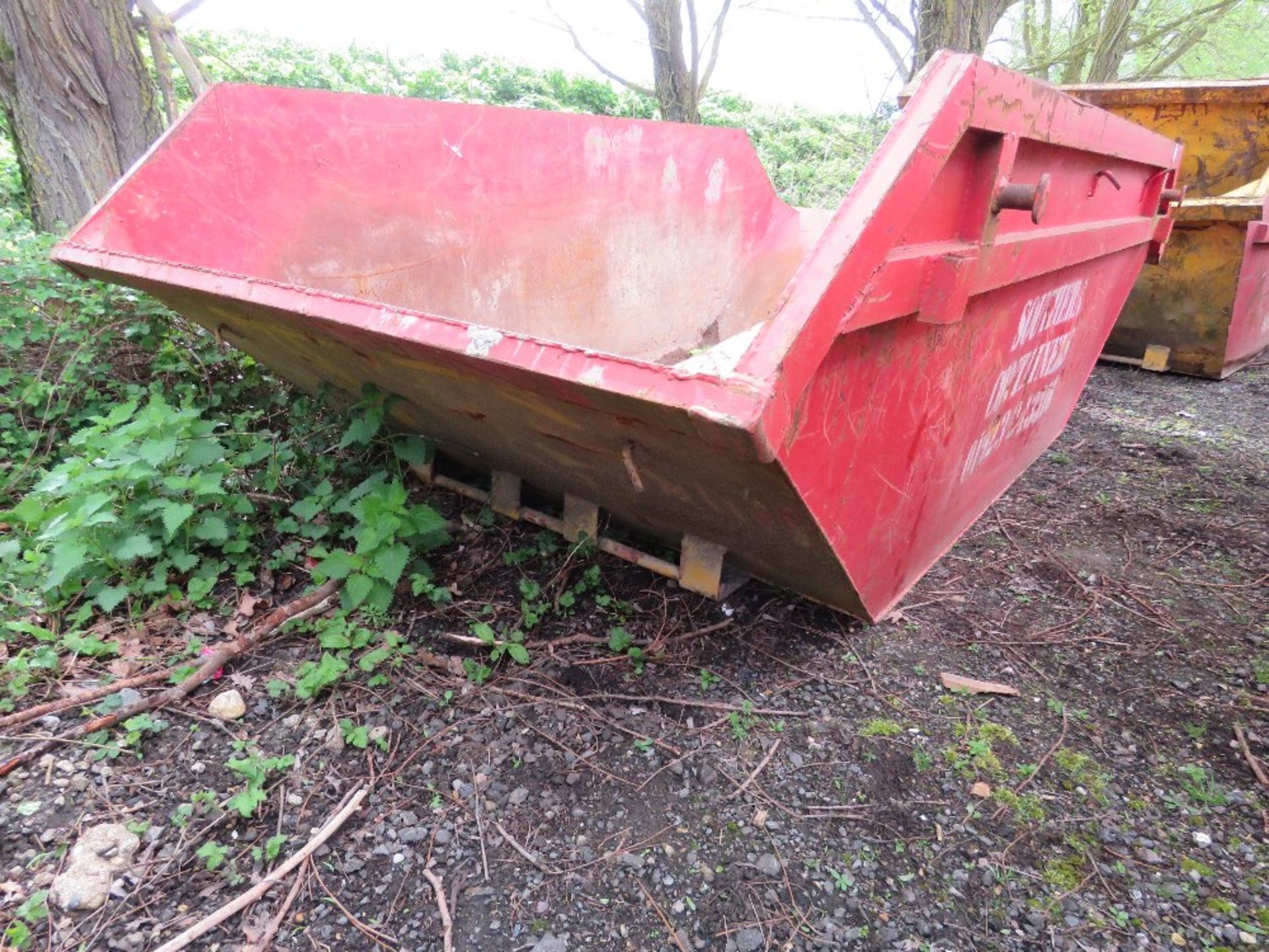 1NO CHAIN LIFT WASTE SKIP, 6 YARD CAPACITY APPROX. SOURCED FROM COMPANY LIQUIDATION.