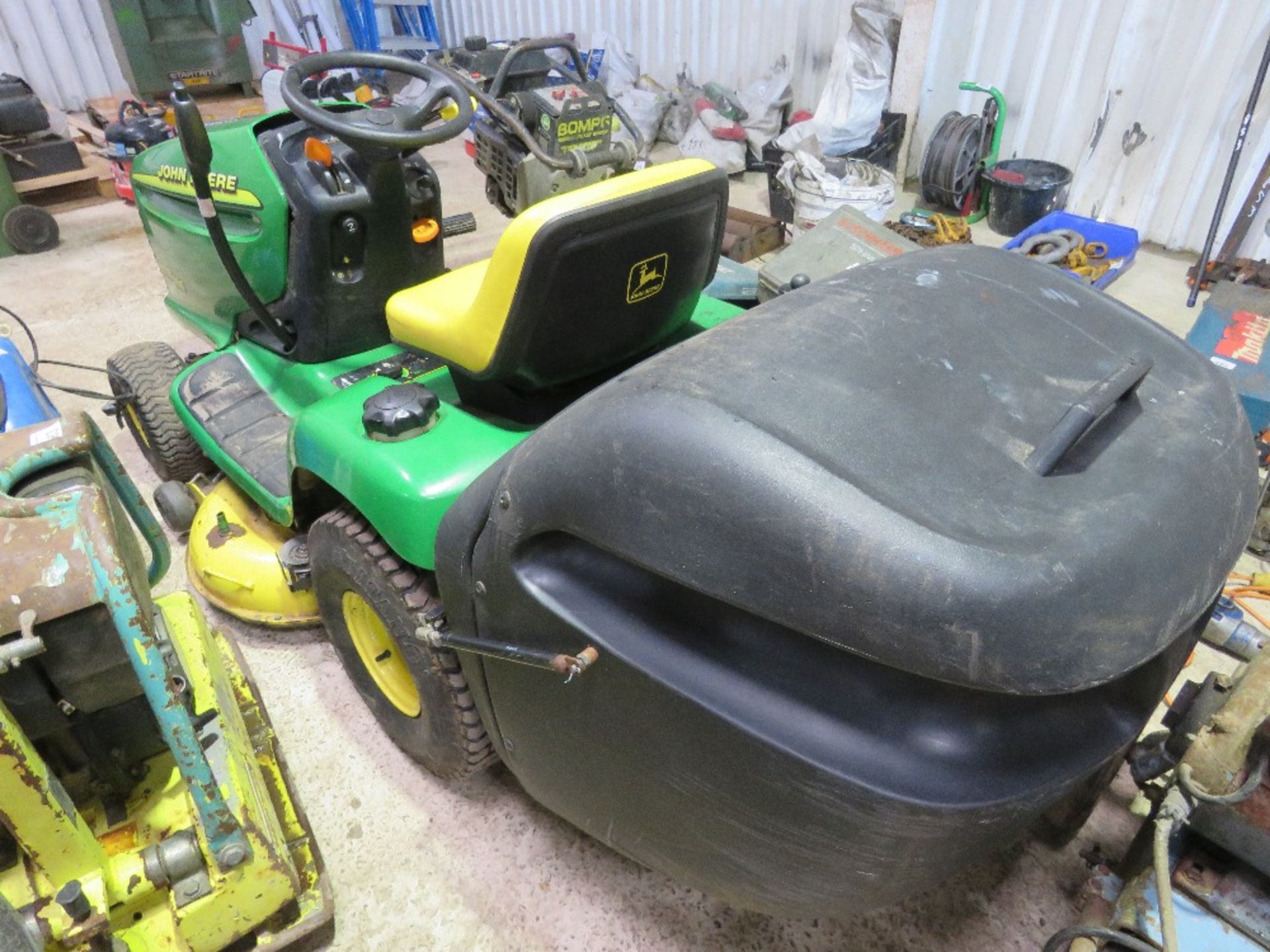 JOHN DEERE LTR166 RIDE ON MOWER. WHEN TESTED WAS SEEN TO RUN AND DRIVE BUT MOWER NOT ENGAGING (NO BE - Image 4 of 8