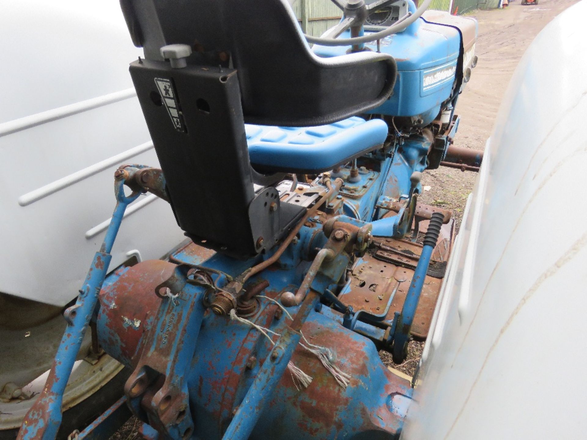 FORD 4000 CLASSIC 2WD TRACTOR.ORIGINALLY SUPPLIED BY SUSSEX TRACTORS. DIRECT FROM LOCAL COLLECTION. - Image 5 of 10
