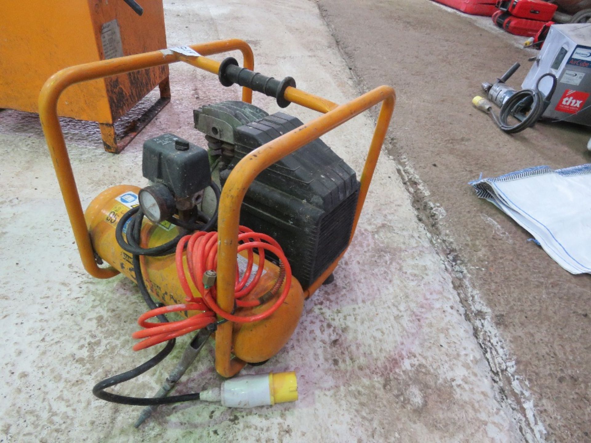SMALL SIZED 110VOLT COMPRESSOR.....THIS LOT IS SOLD UNDER THE AUCTIONEERS MARGIN SCHEME, THEREFORE N - Image 3 of 4